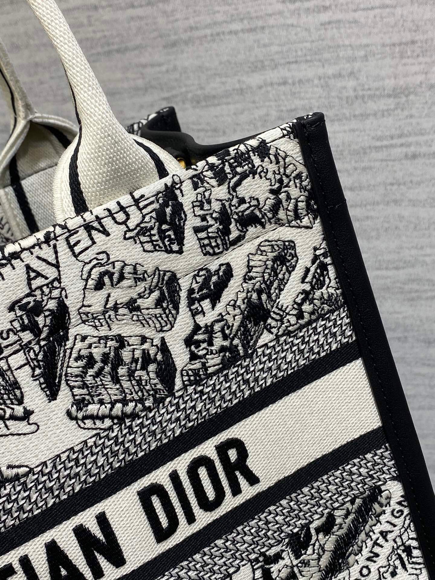 Dior Tote  26x12x21cm