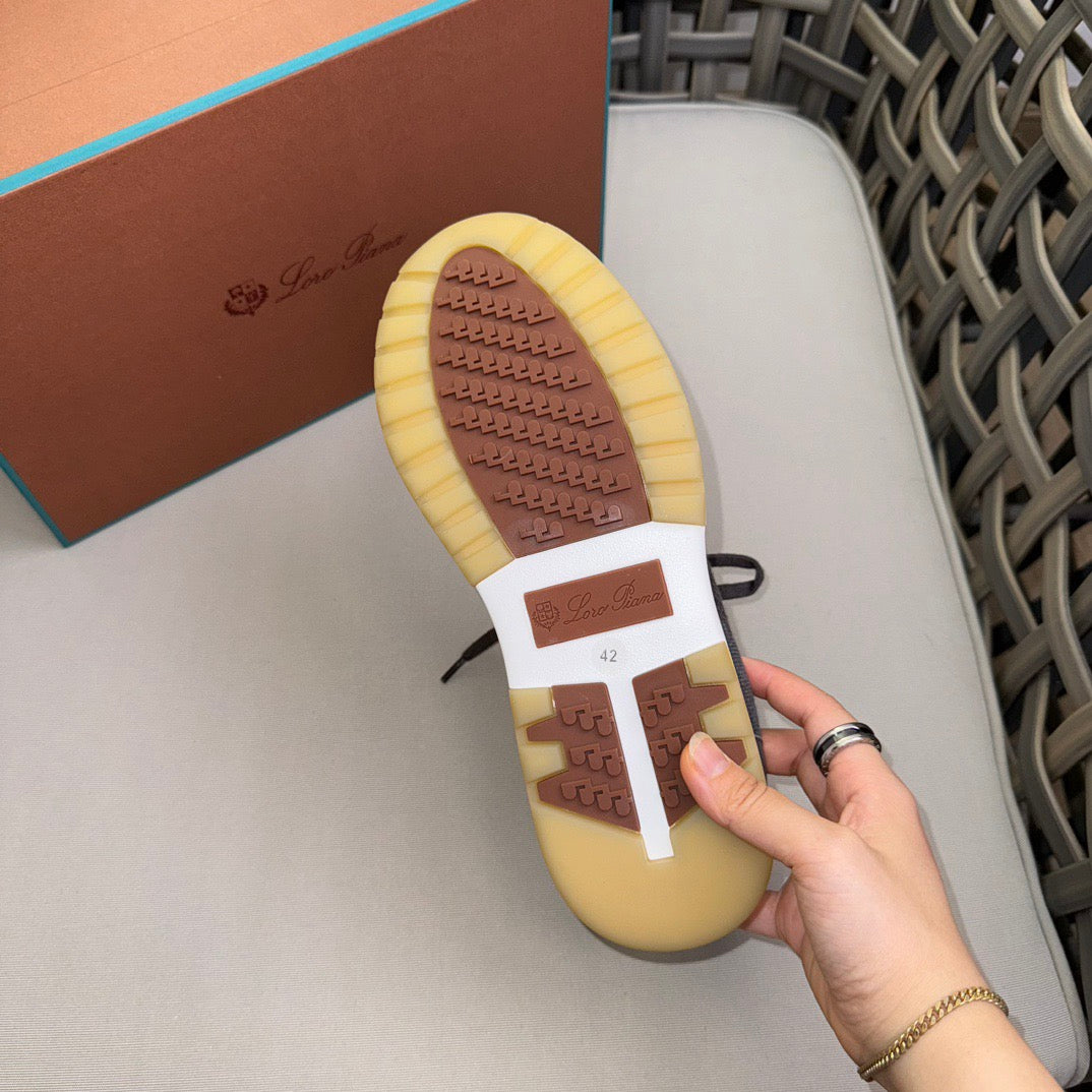 LP Sneakers