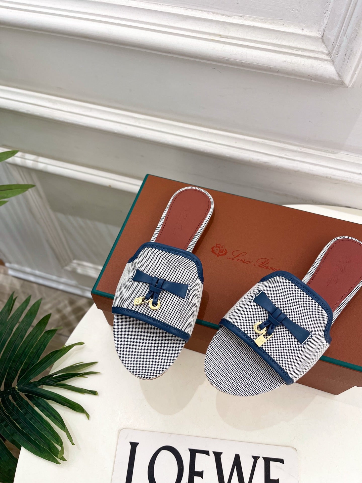 LP Sandals