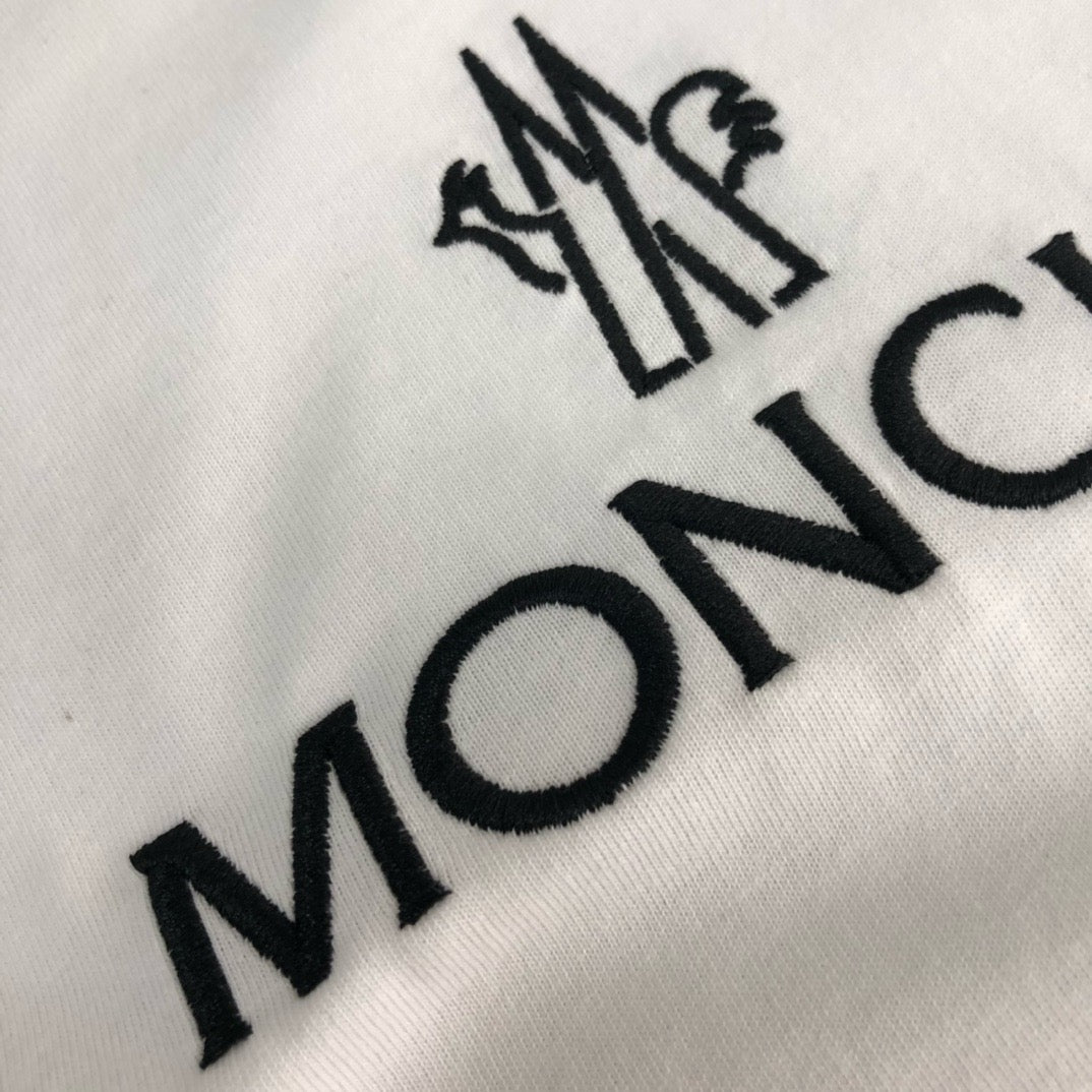 Moncler T-shirt