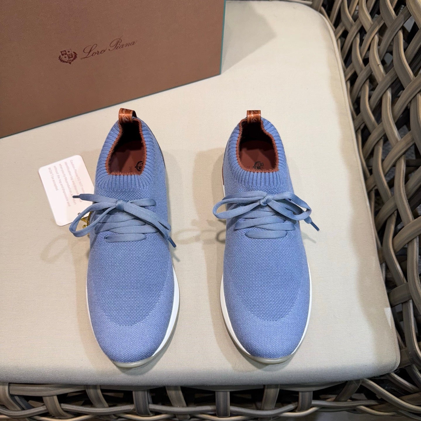 LP Sneakers