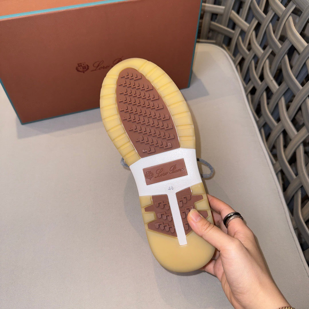 LP Sneakers