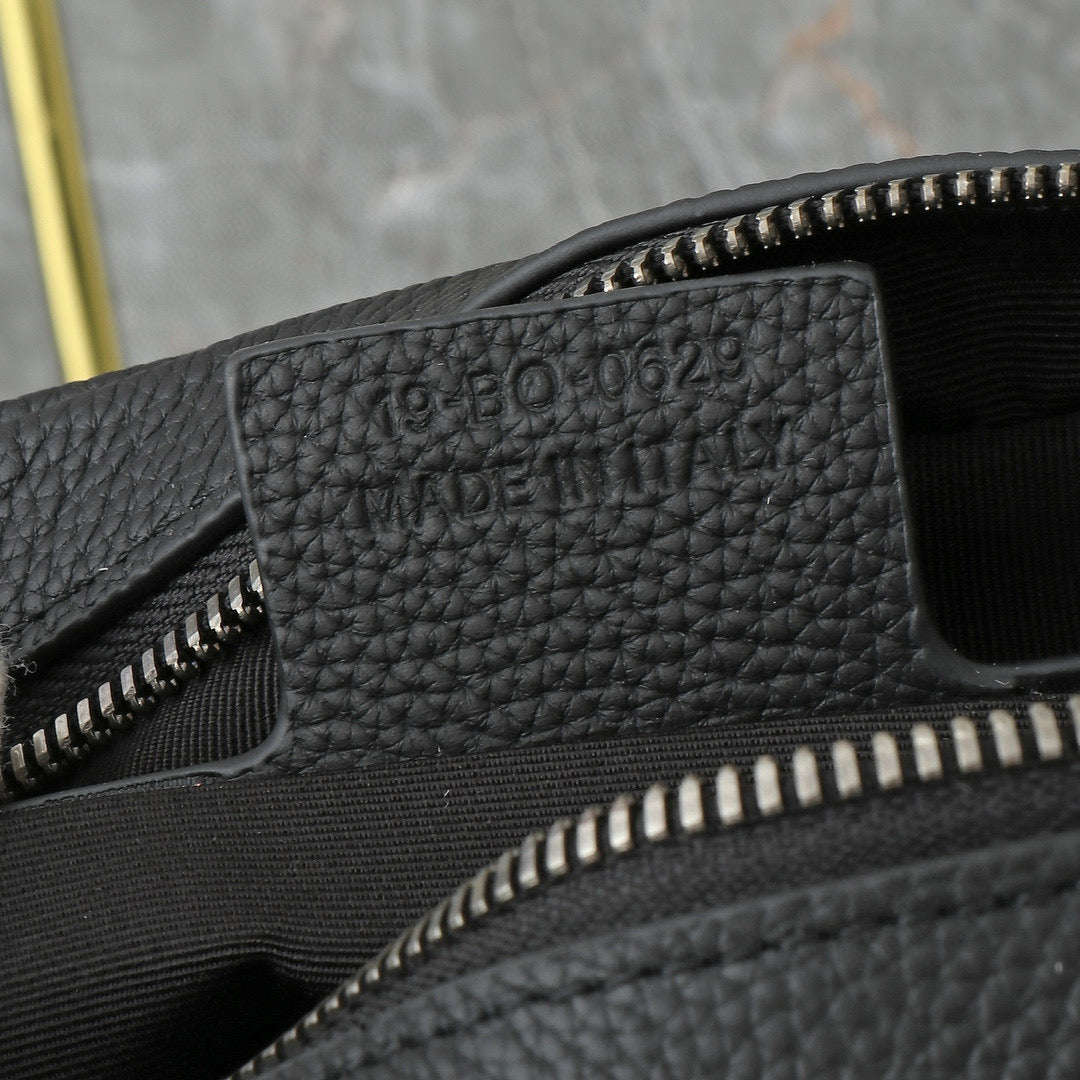 Dior Rider 2.0 Zipped Messenger Bag