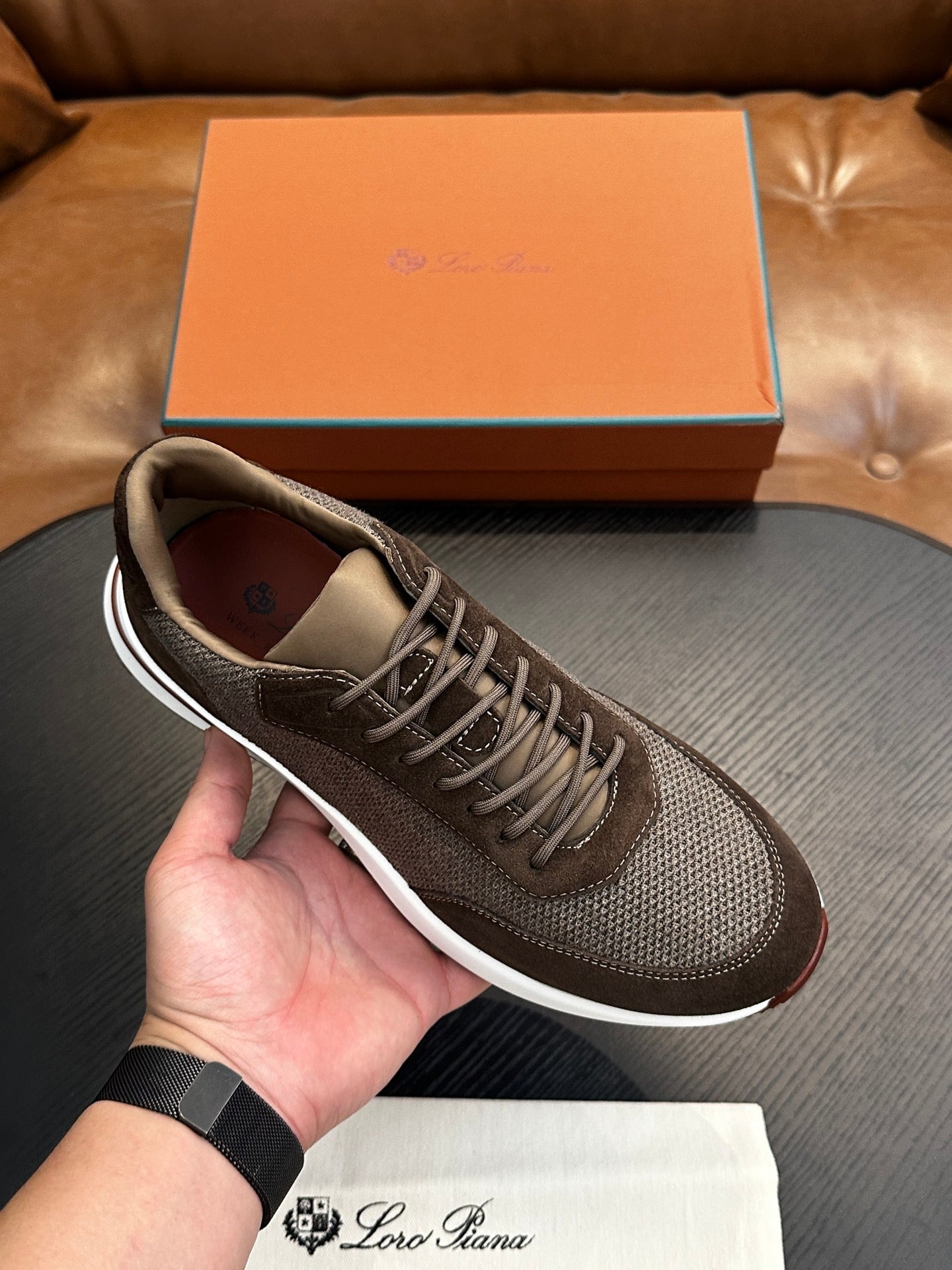 LP Sneakers