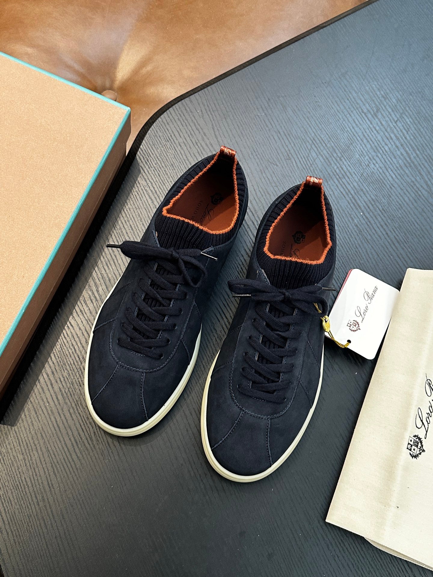 LP Sneakers