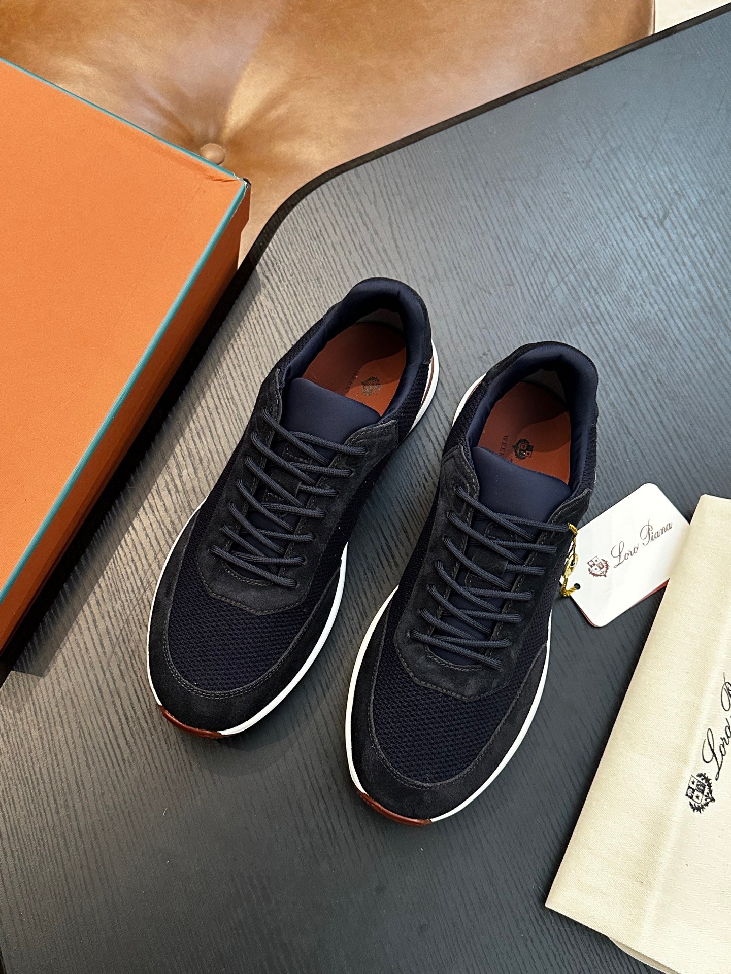 LP Sneakers
