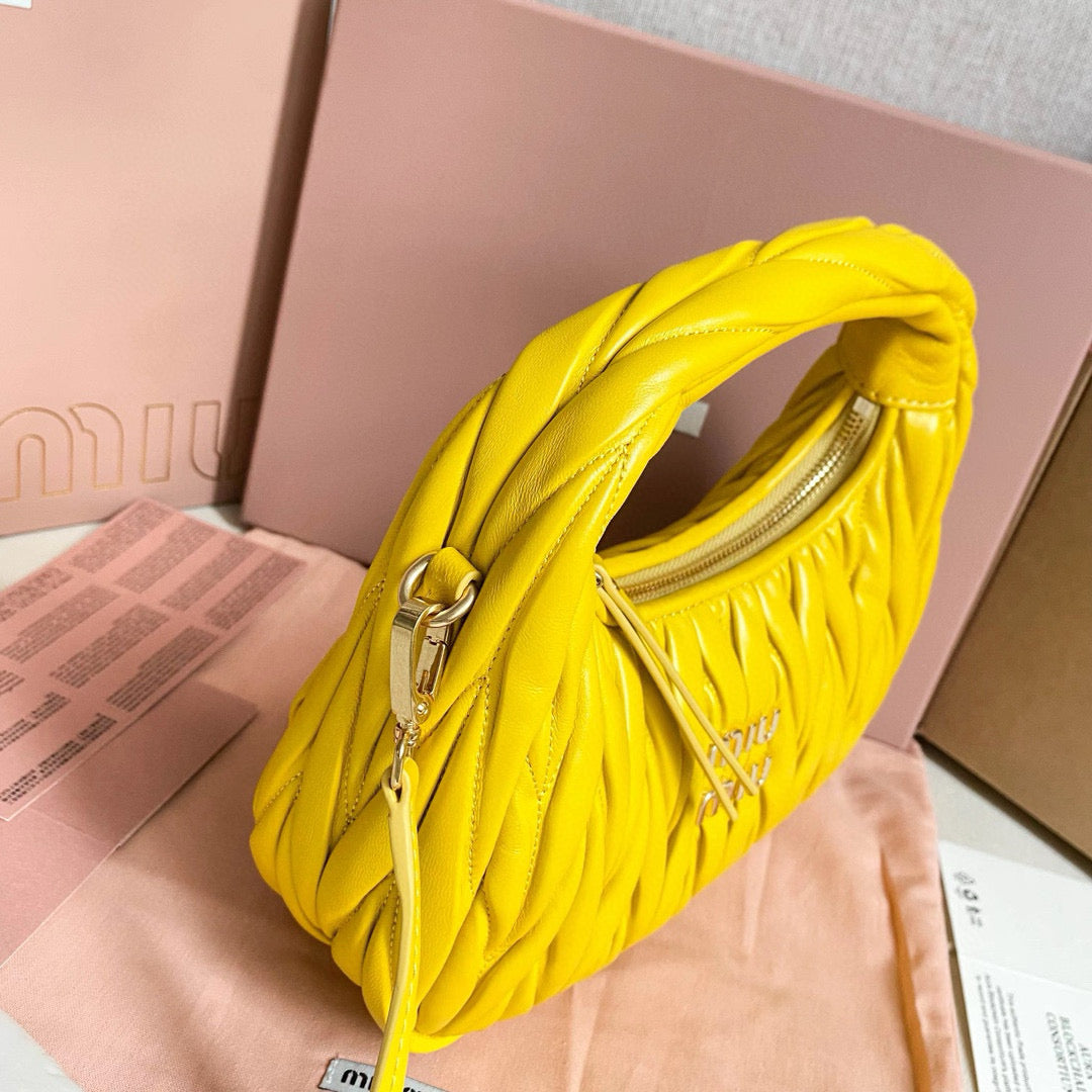 Miu Miu Wander Bag 20x23x6cm