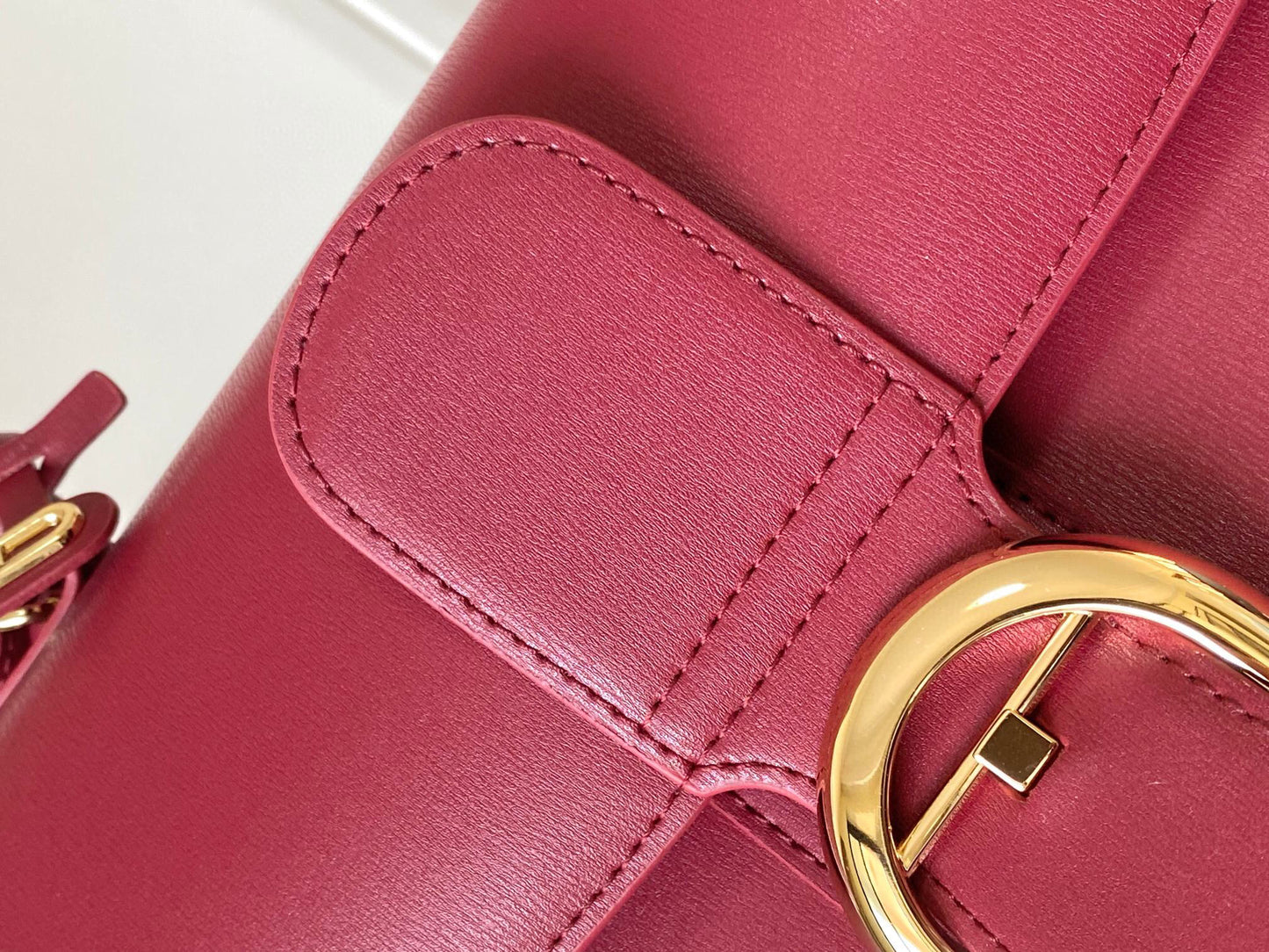 Delvaux Sling Bag (28*15*22cm)