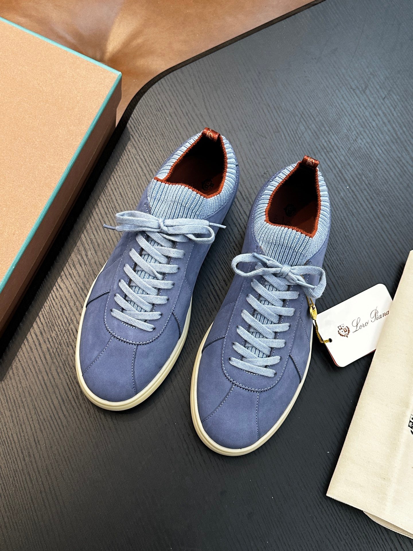 LP Sneakers