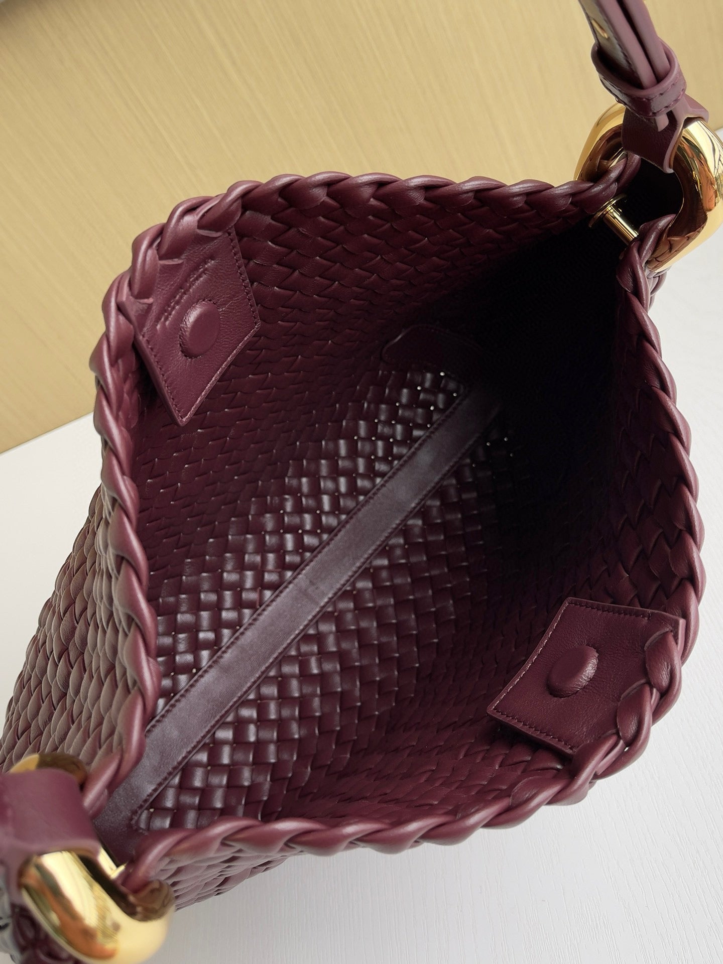 BV Clicker Shoulder Bag