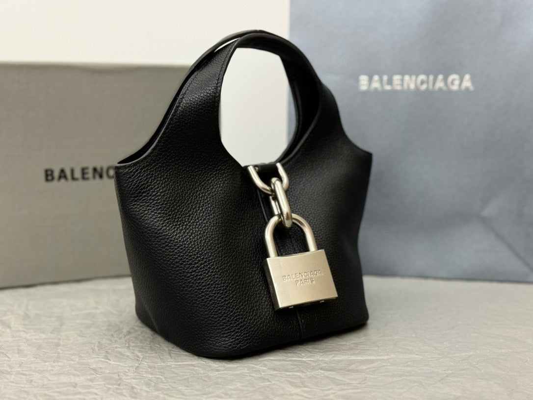 BLCG Locker Hobo Bag(23x24x9.9cm)