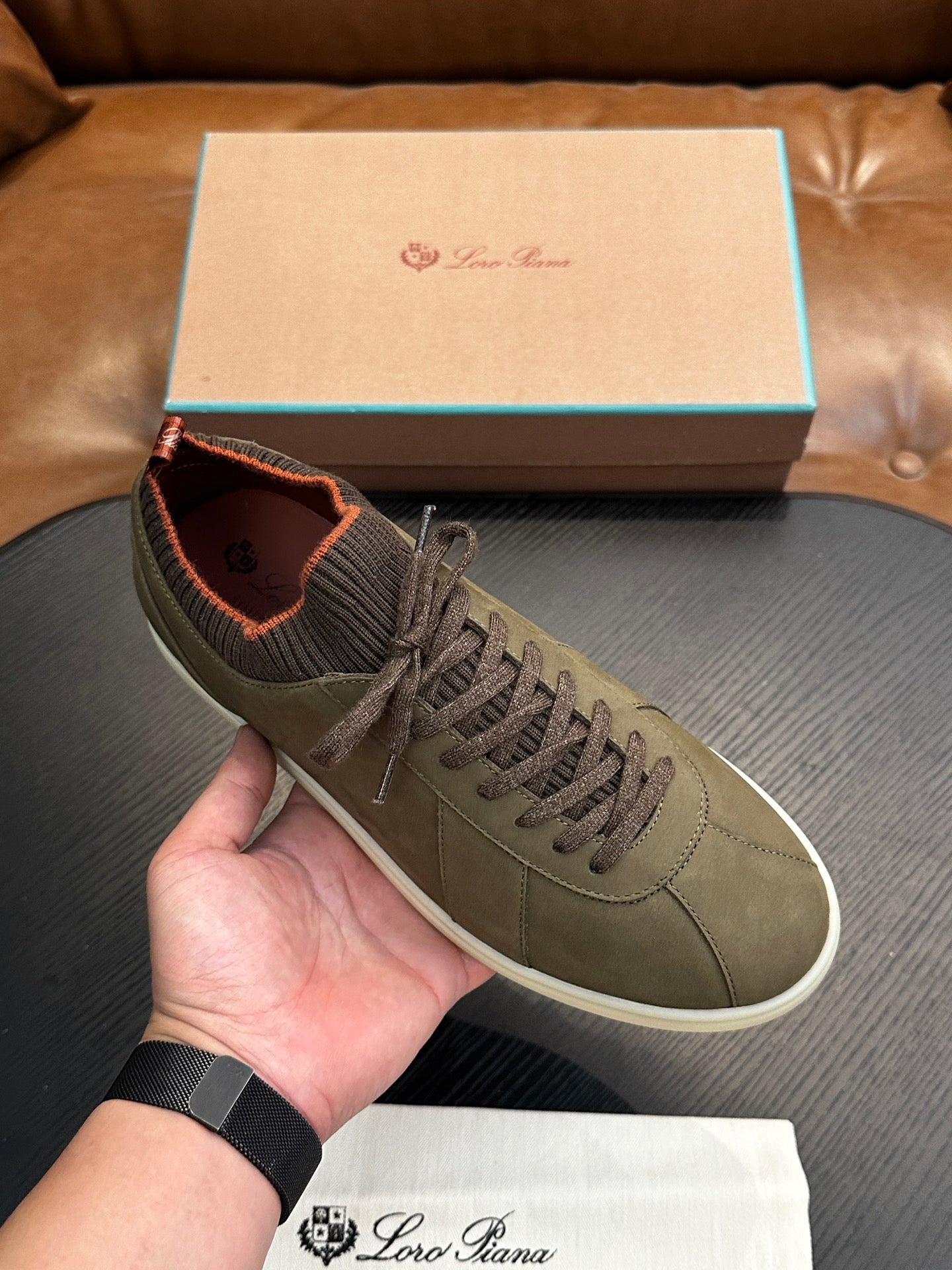 LP Sneakers