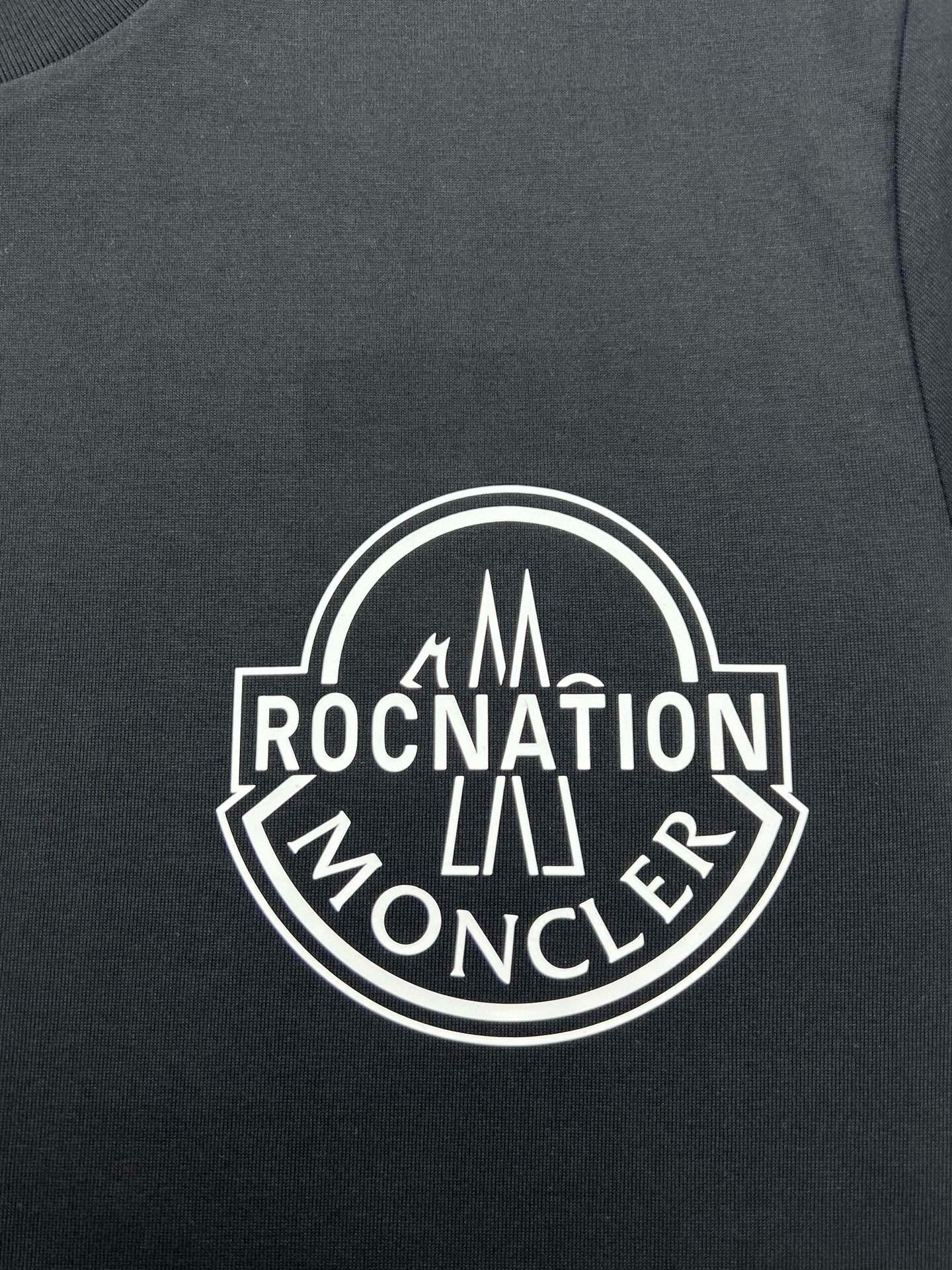 Moncler T-shirt