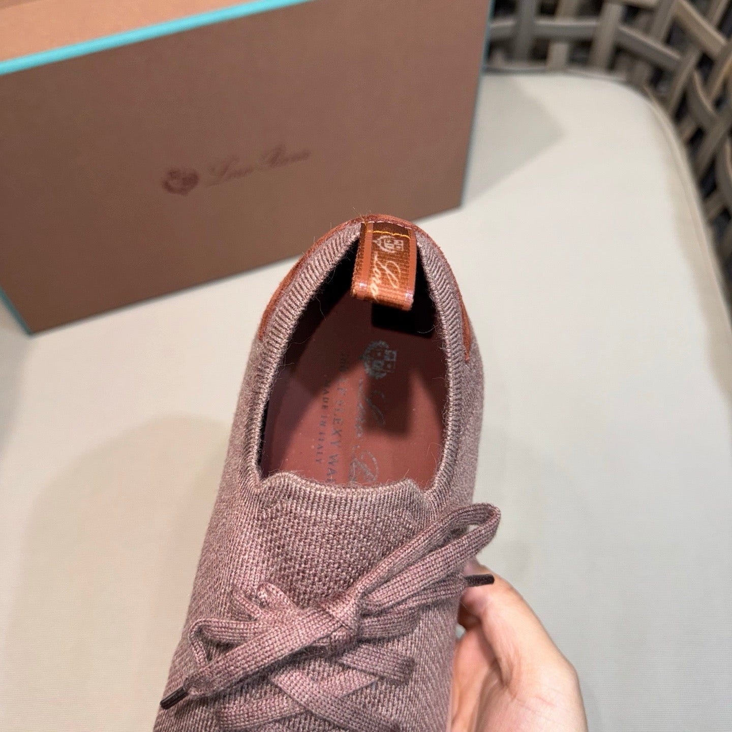 LP Sneakers