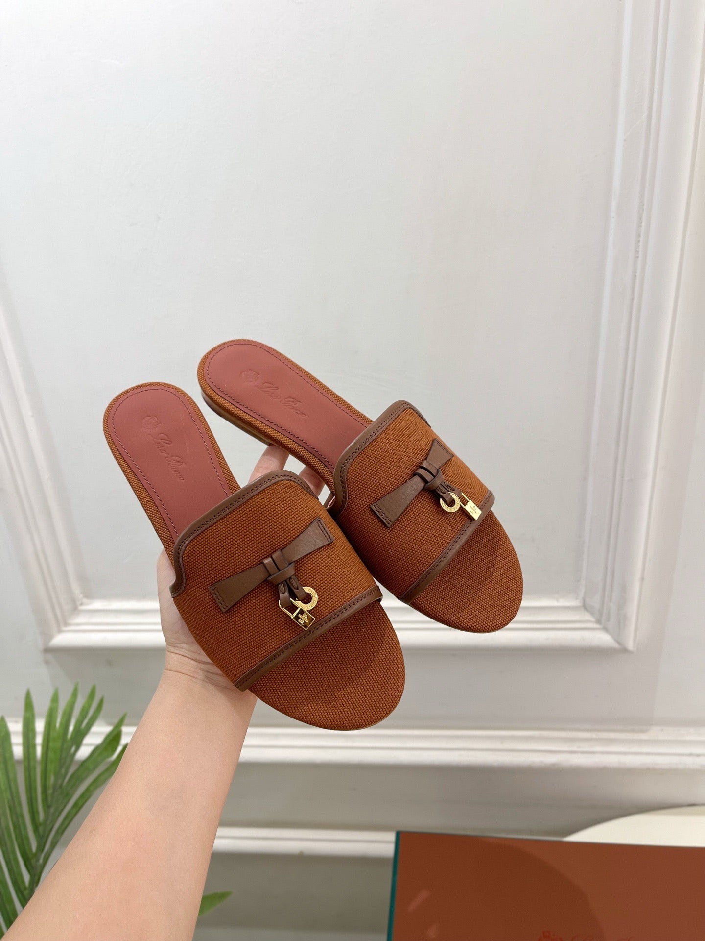LP Sandals
