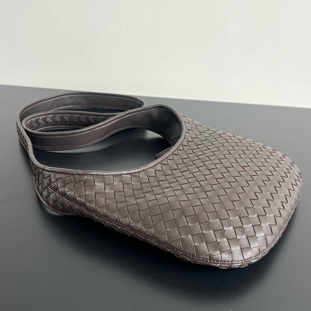 BV Woven Bag 27x17x2.5CM