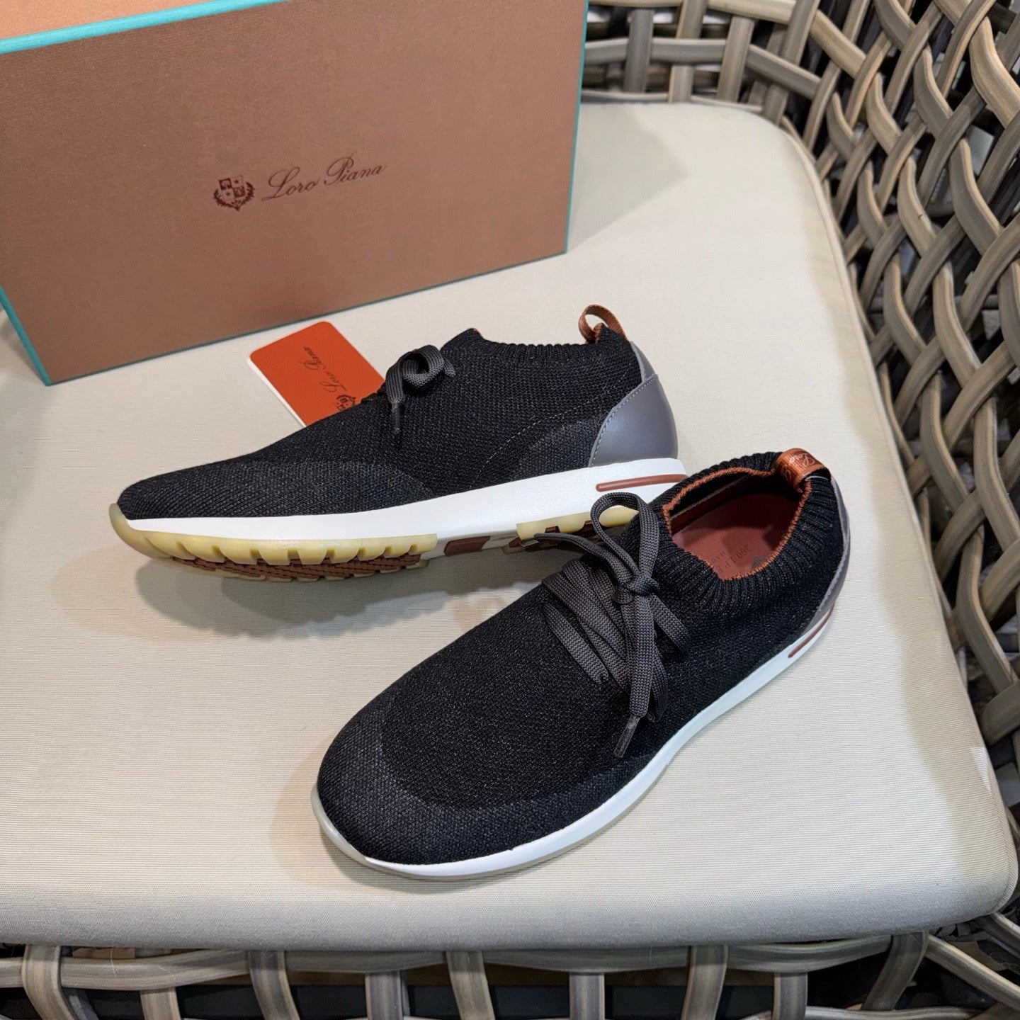 LP Sneakers