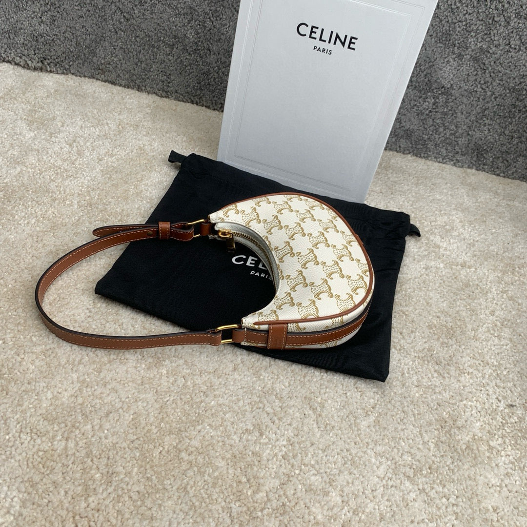 Celine Hobo