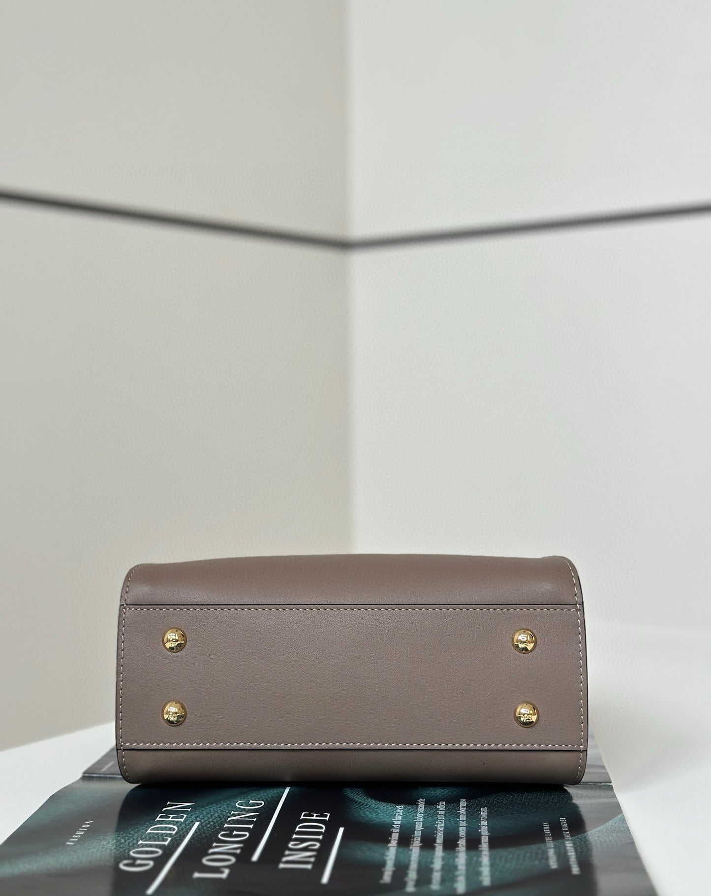 Fendi Peekaboo Bag (23x7x19 cm)
