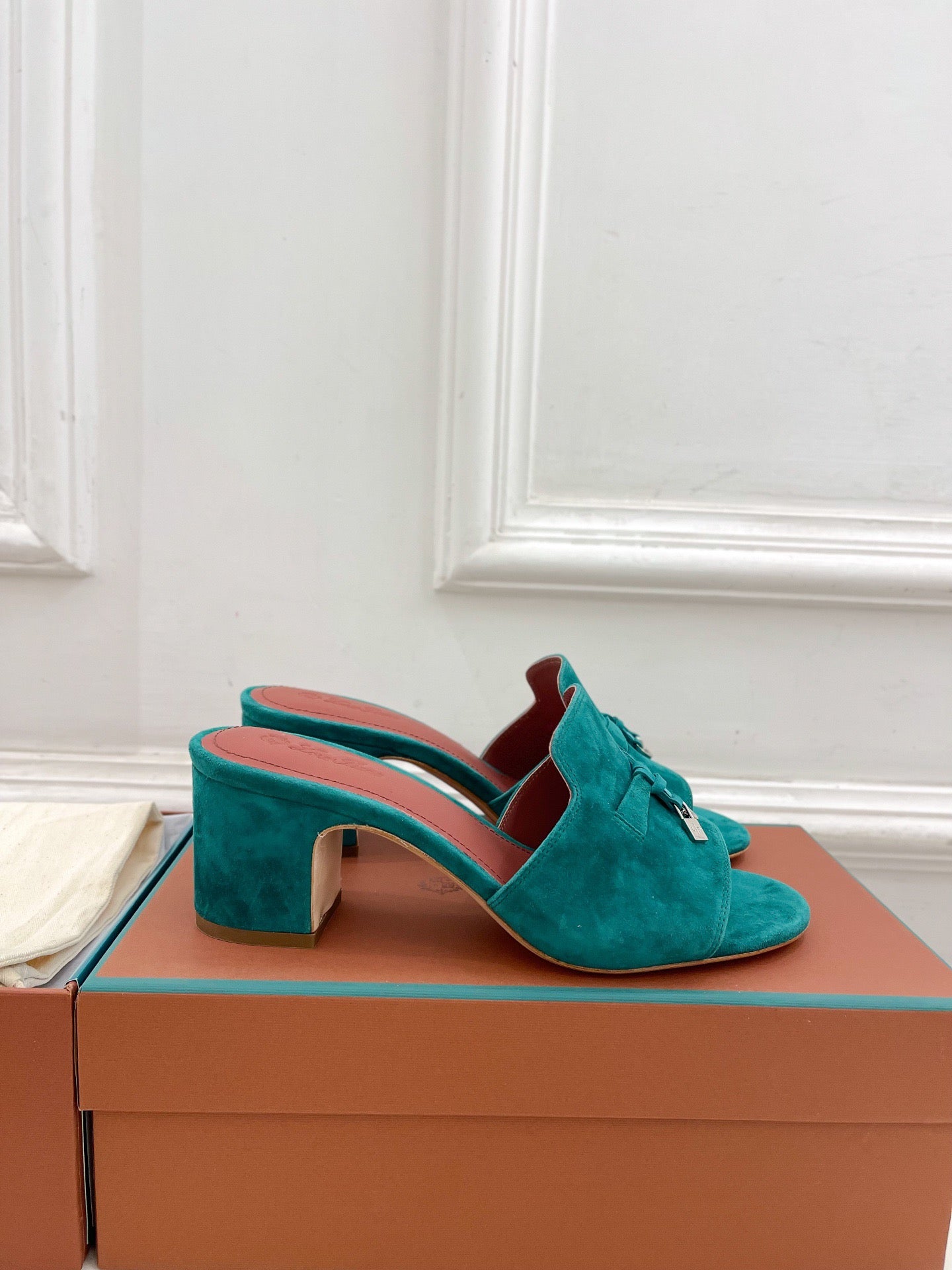 LP Sandals