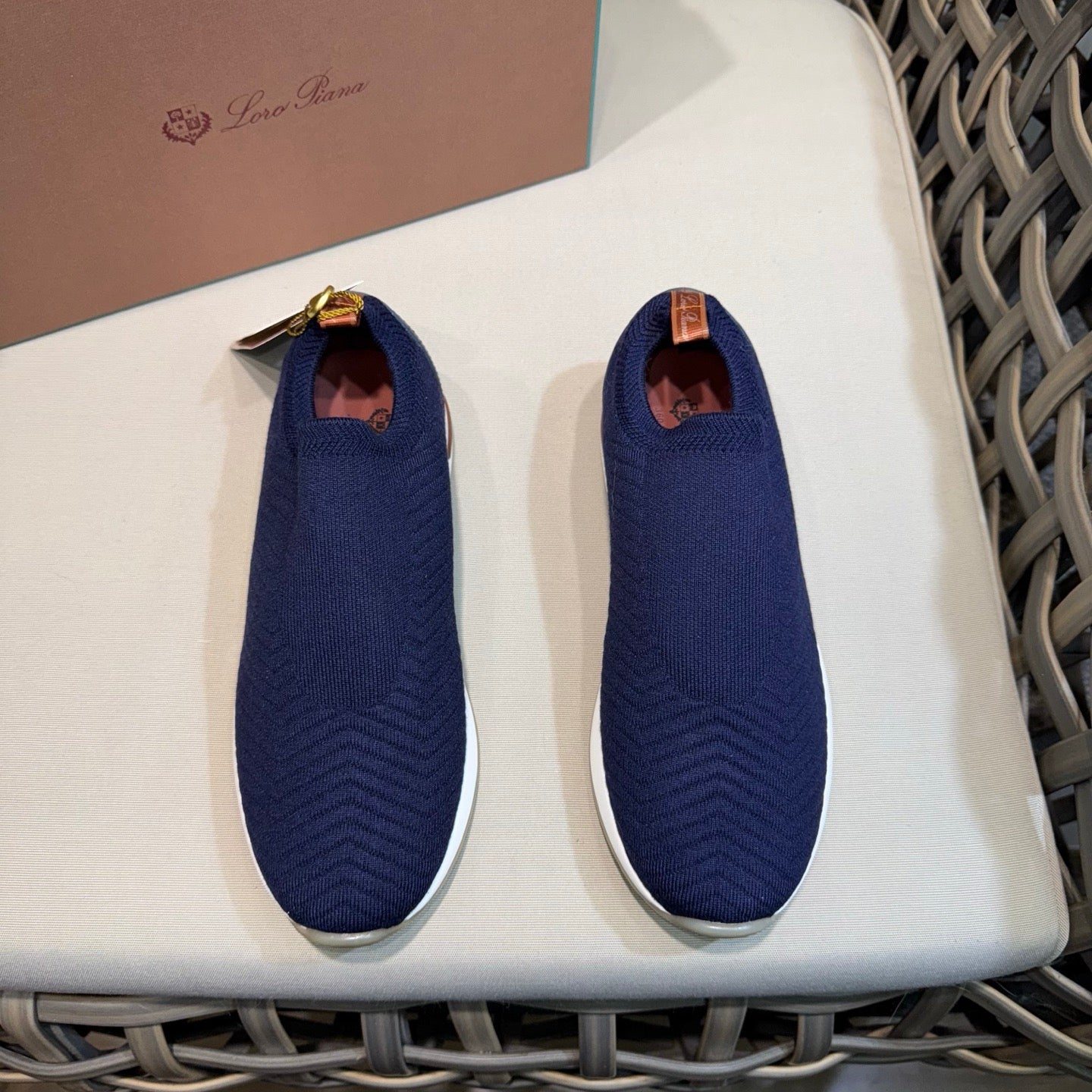 LP Sneakers
