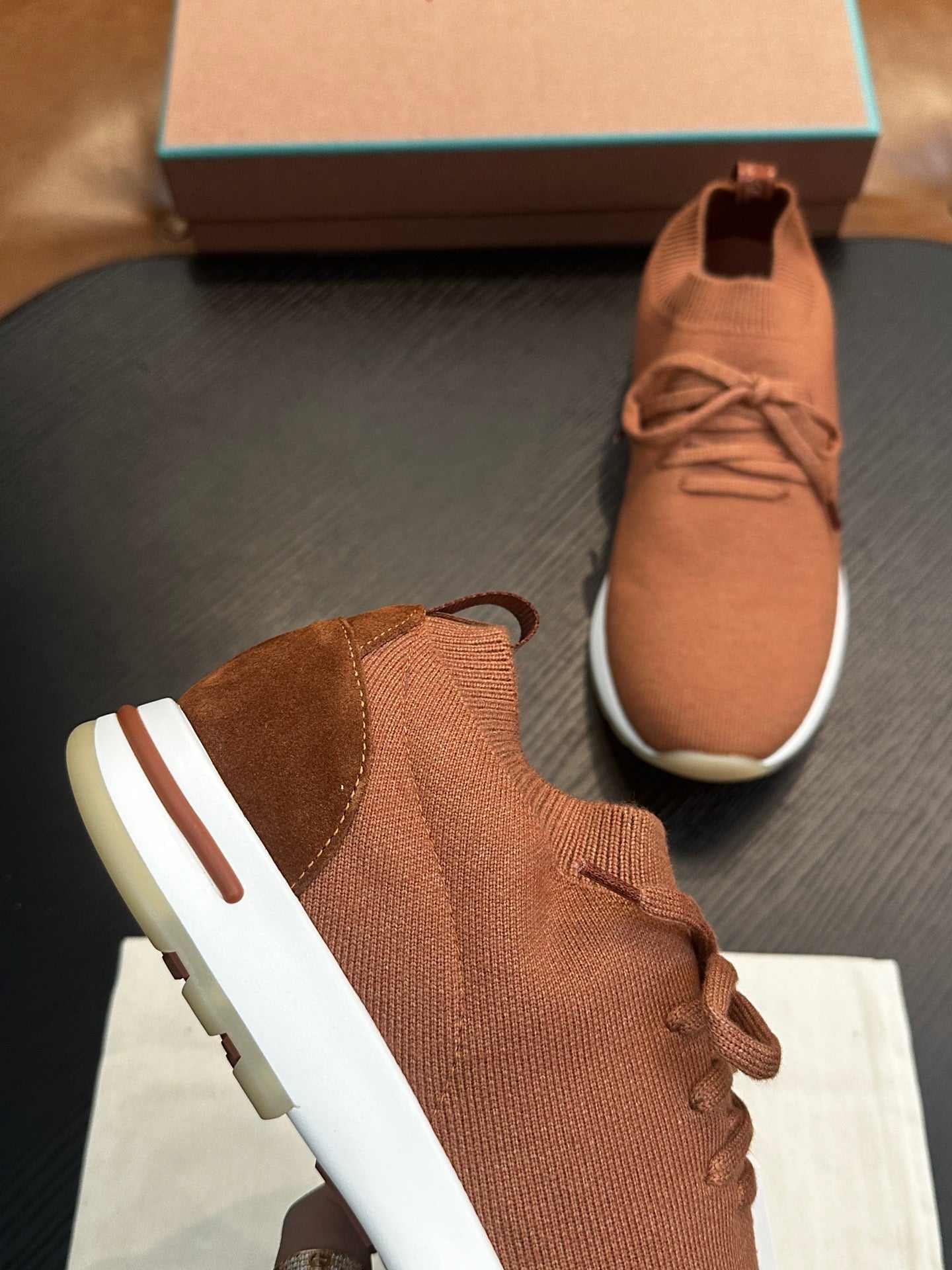LP Sneakers