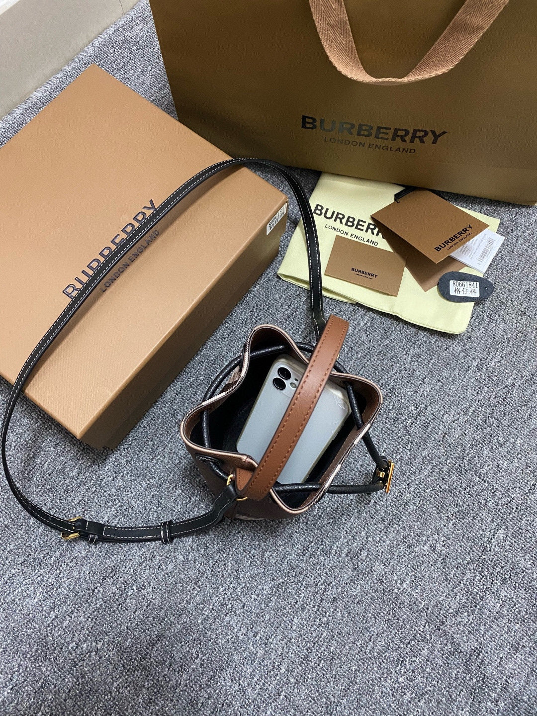 Burberry Mini TB Bucket Bag(16.5CM*11CM*18.5CM)