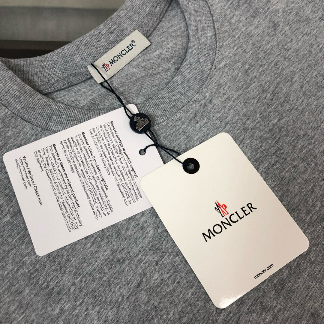 Moncler T-shirt