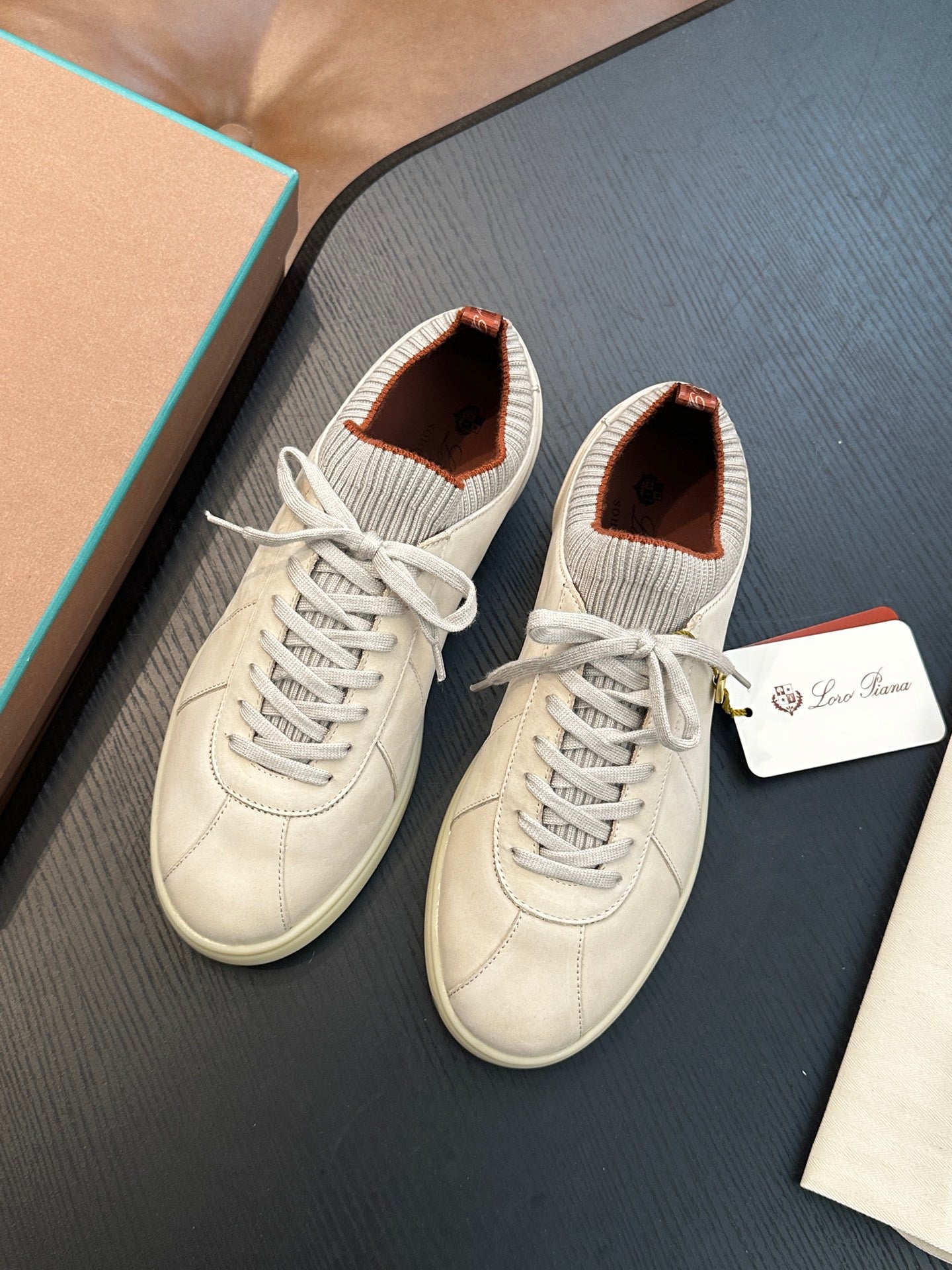 LP Sneakers