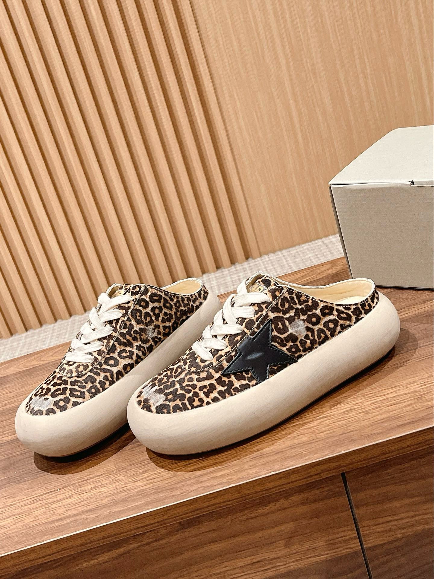 Golden Goose Sneaker