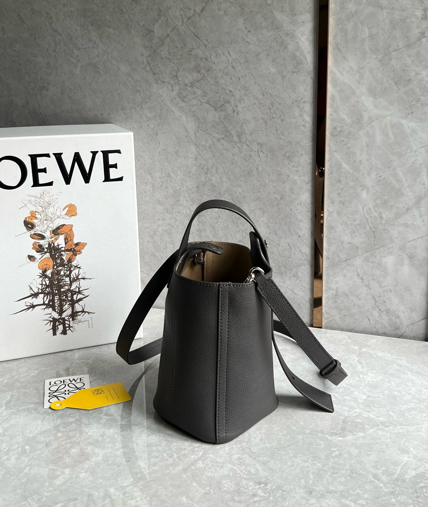 Loewe Pebble Bucket Bag(16x16x19.5cm)