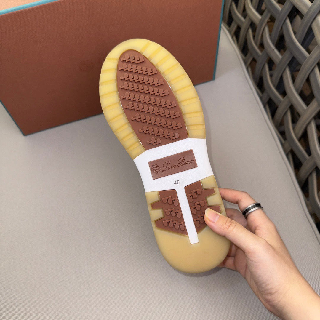 LP Sneakers