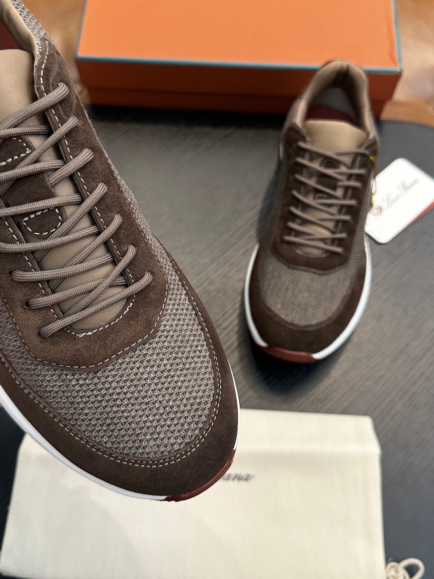 LP Sneakers