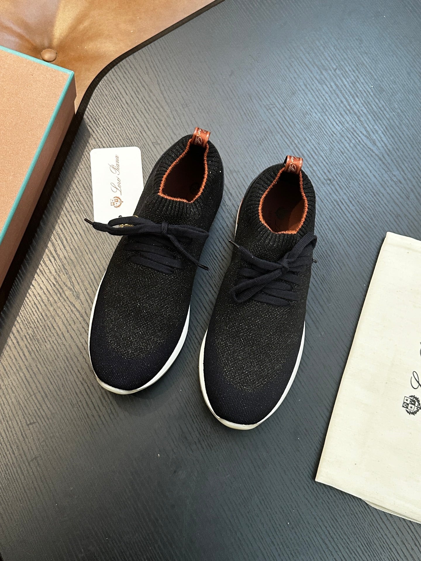 LP Sneakers