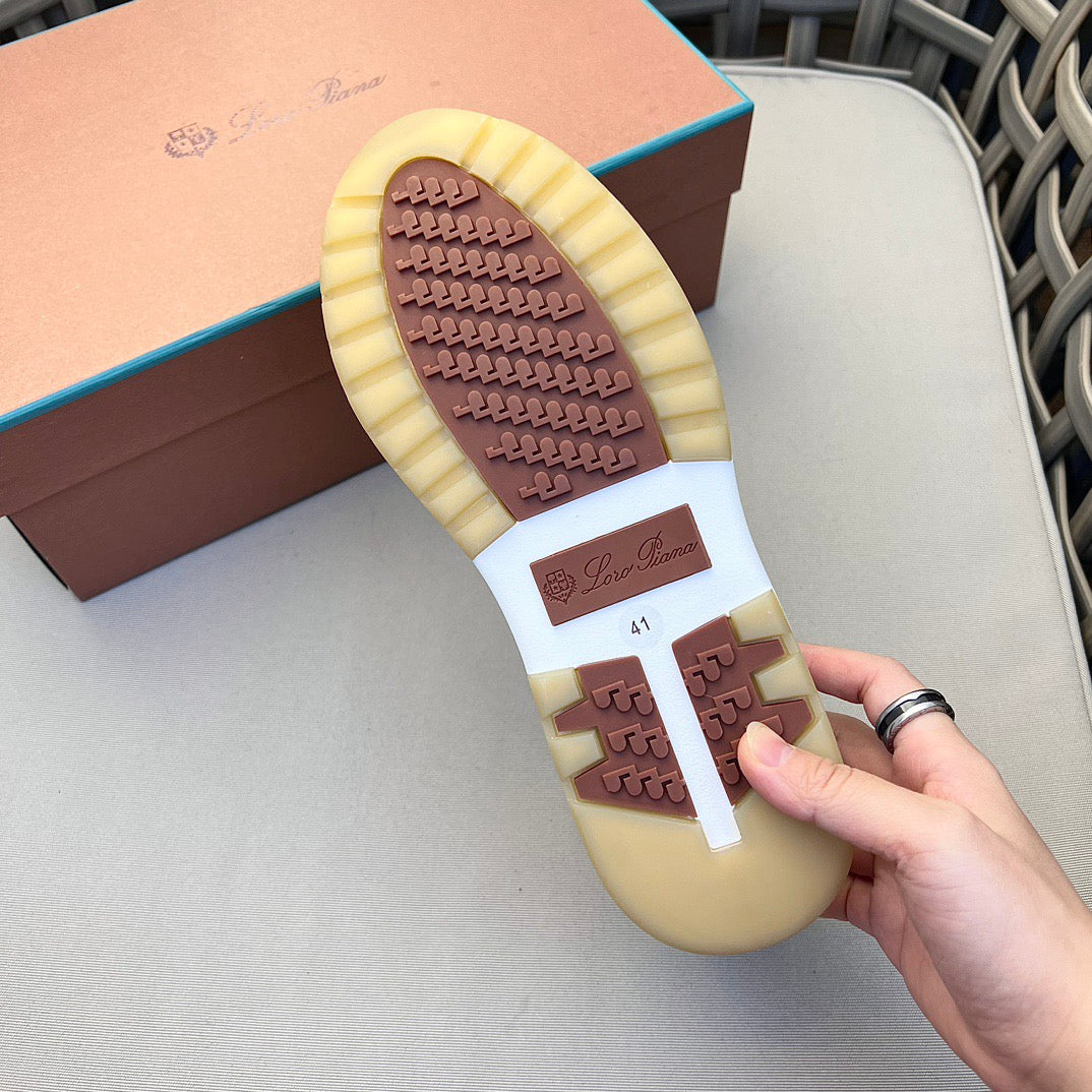 LP Sneakers