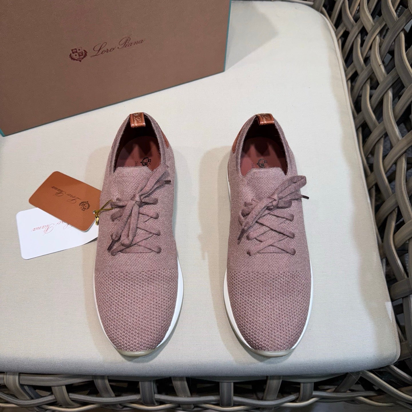 LP Sneakers