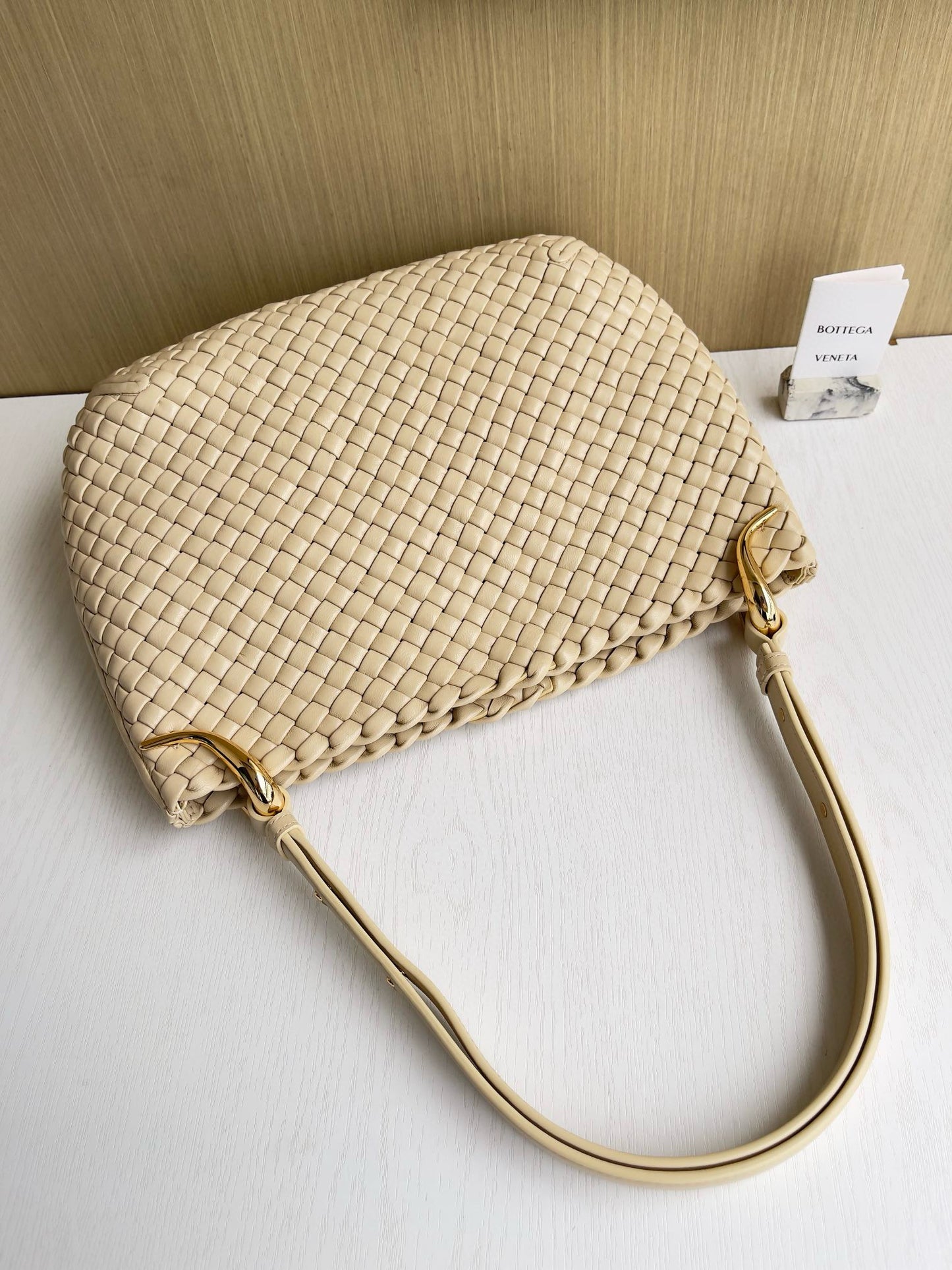 BV Clicker Shoulder Bag