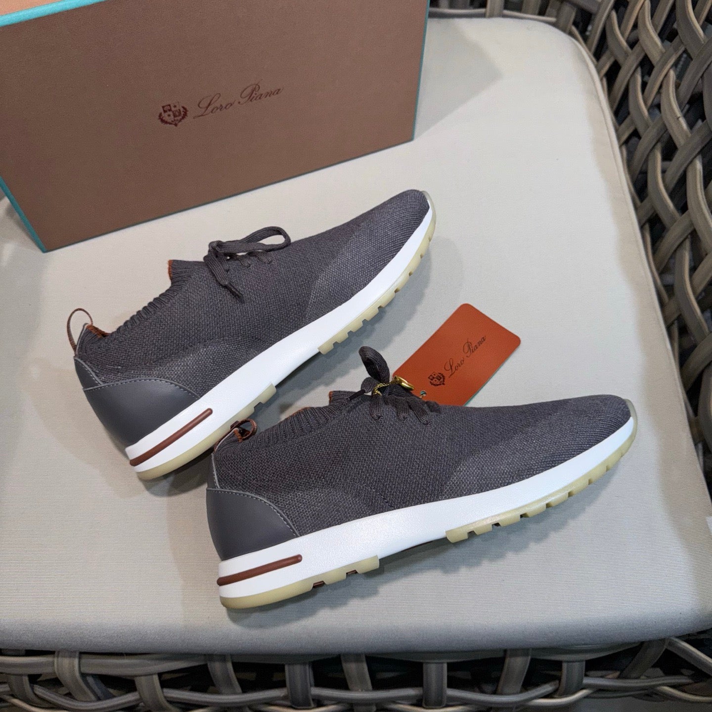 LP Sneakers