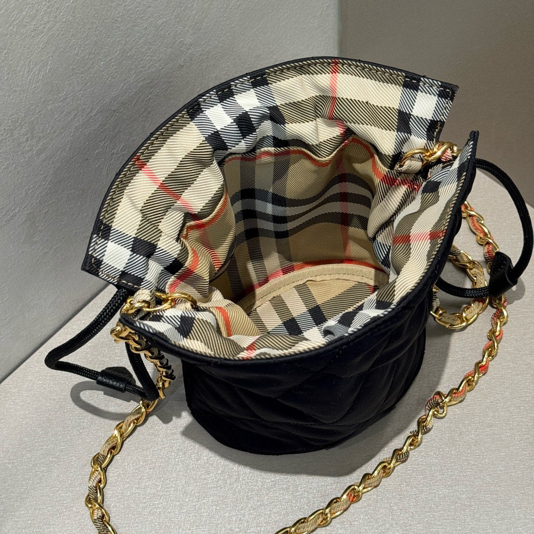 BB Horseshoe Chain Pouch Bag