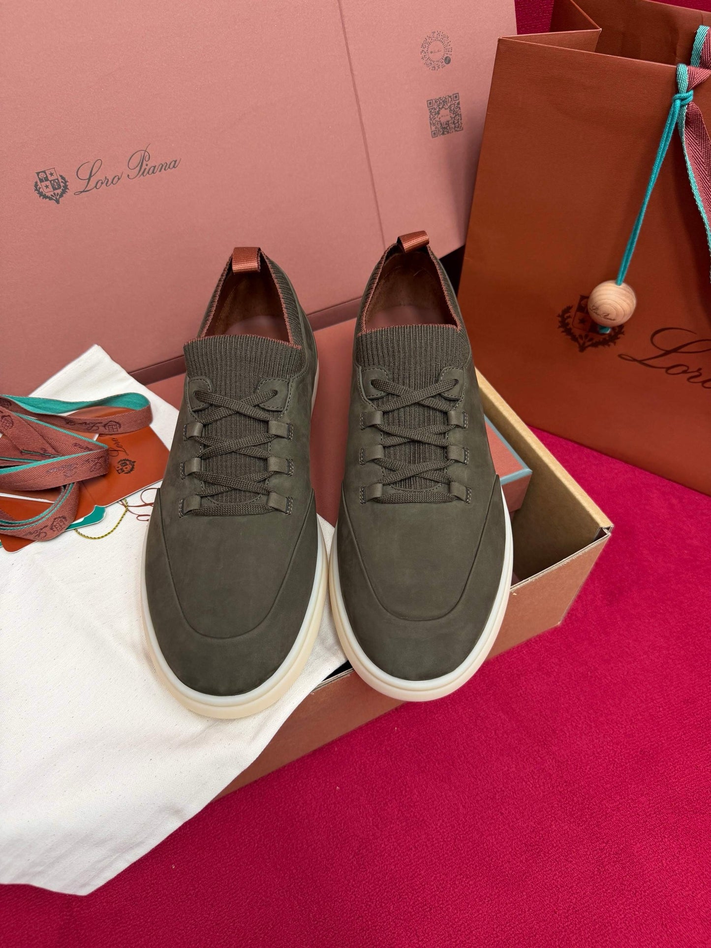 LP Sneaker