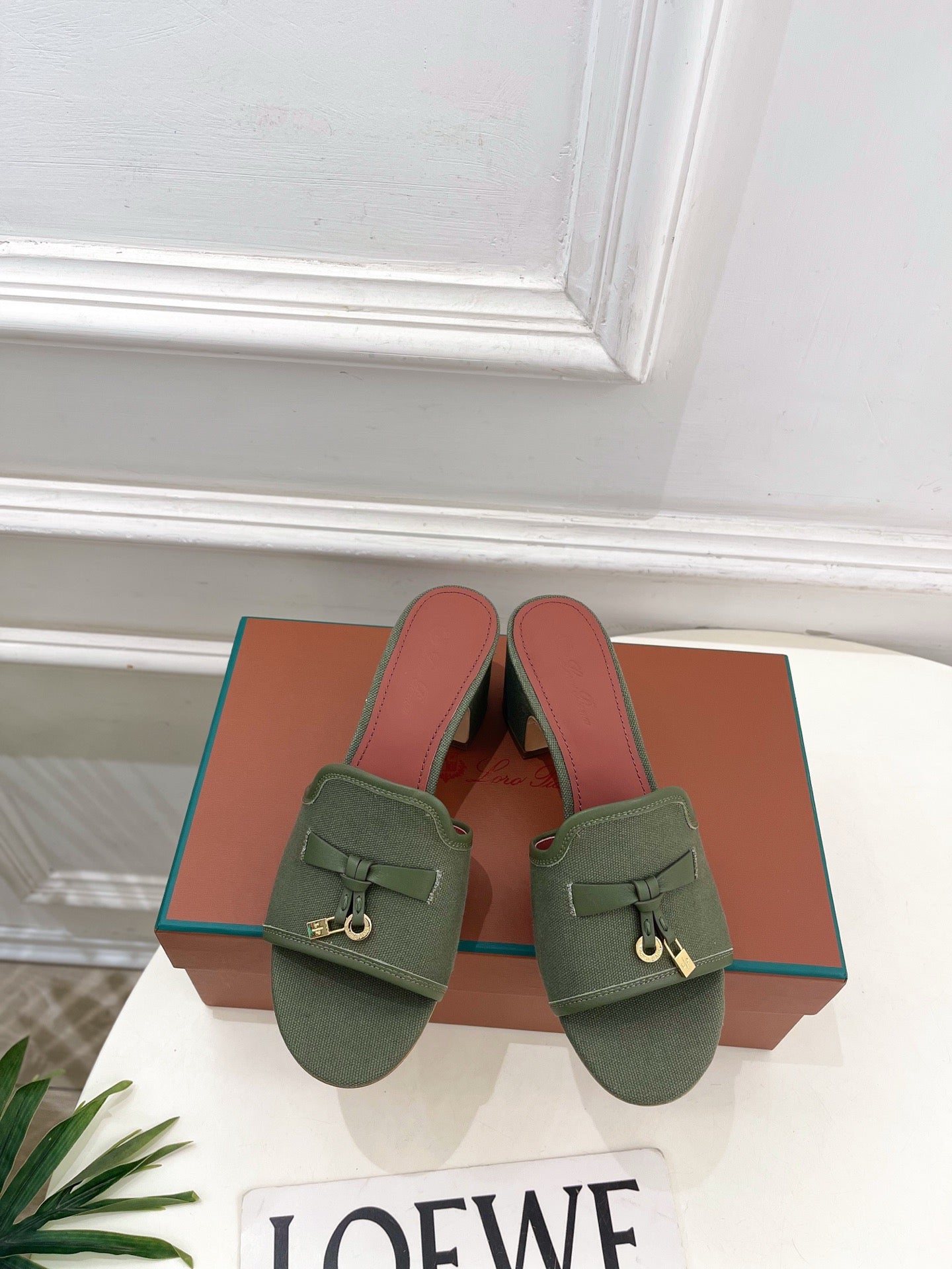 LP Sandals