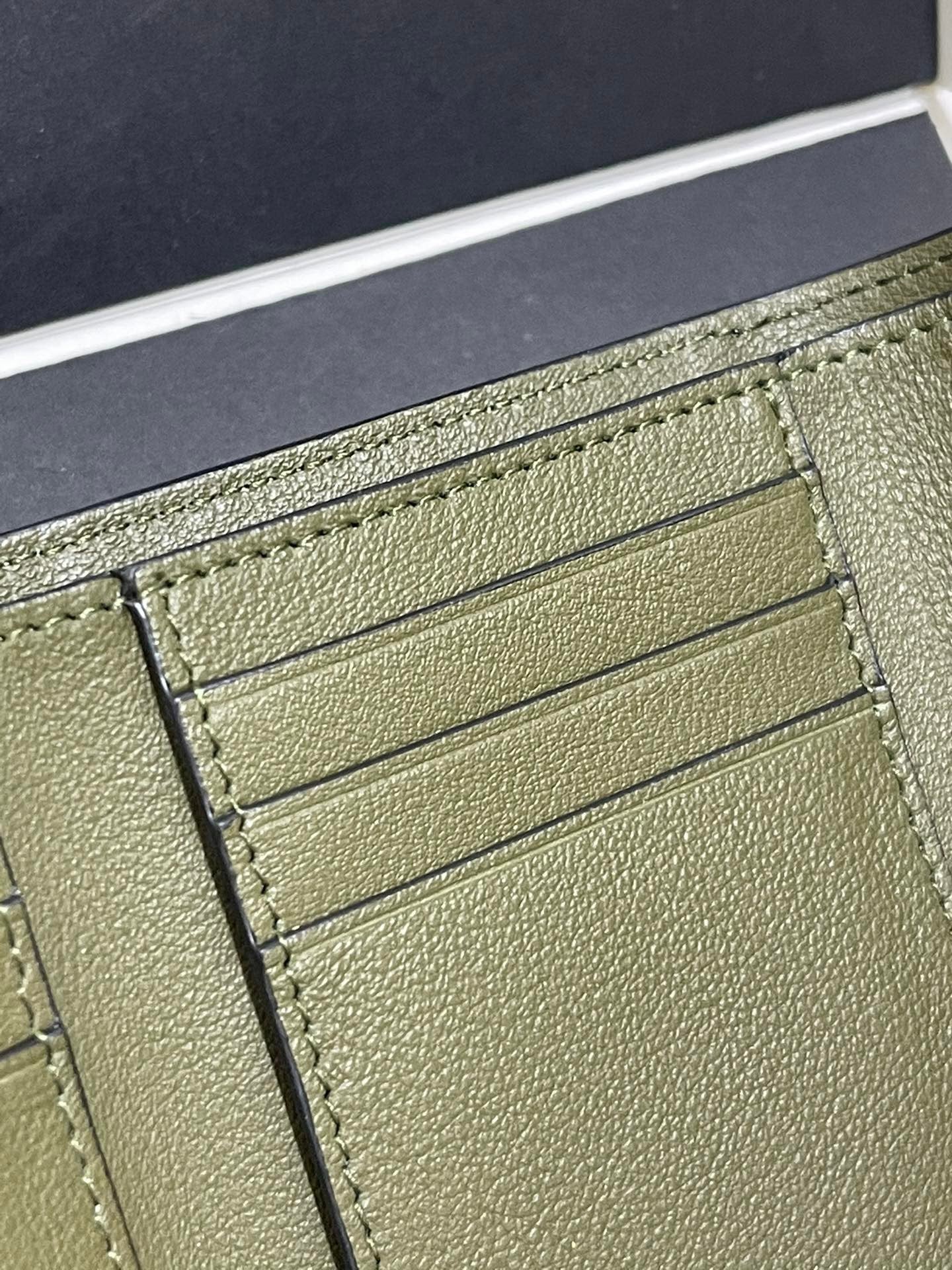 Loewe Wallet
