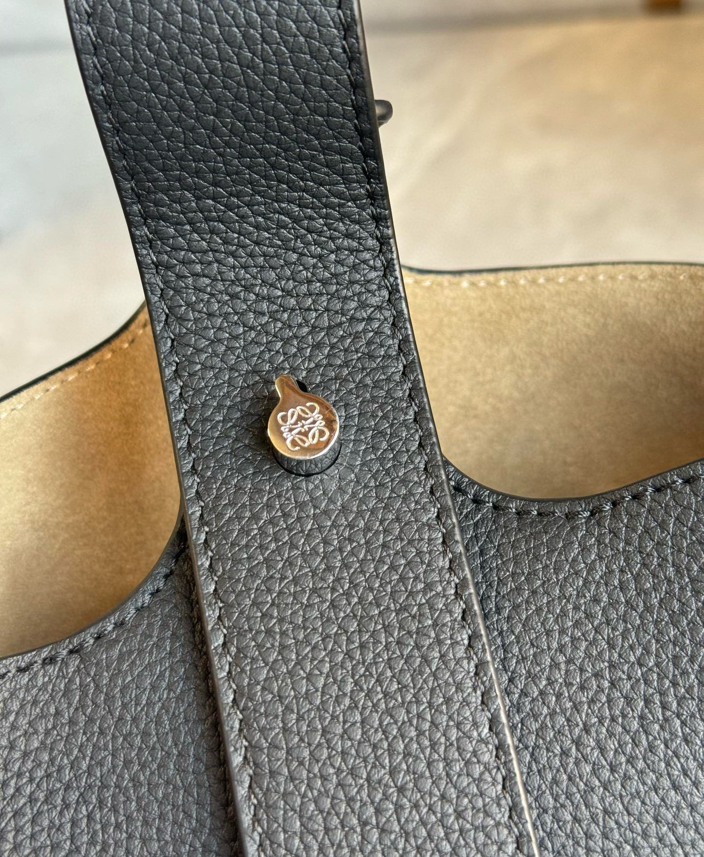 Loewe Pebble Bucket Bag(16x16x19.5cm)