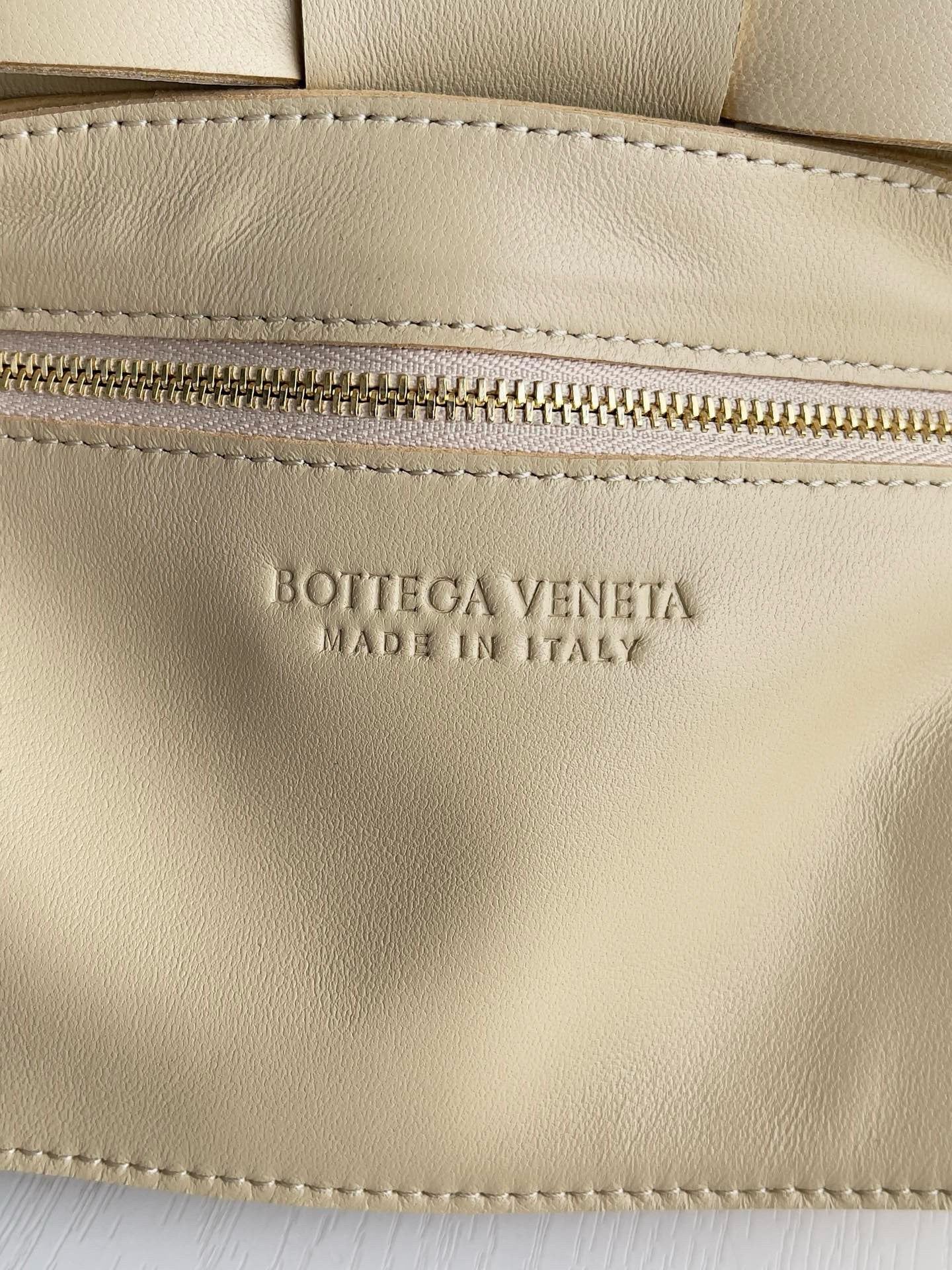 BV Cassette Shoulder Bag
