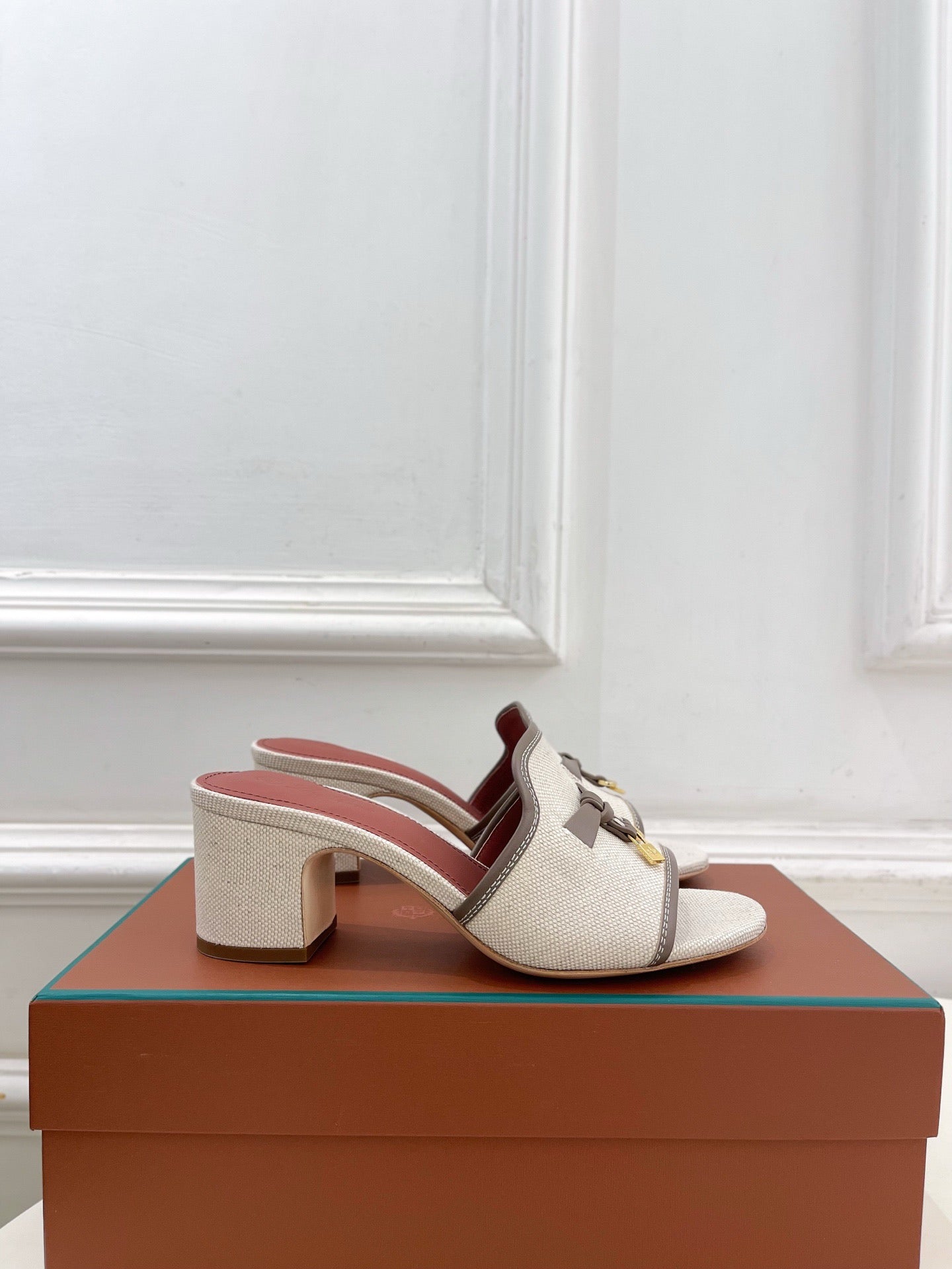 LP Sandals