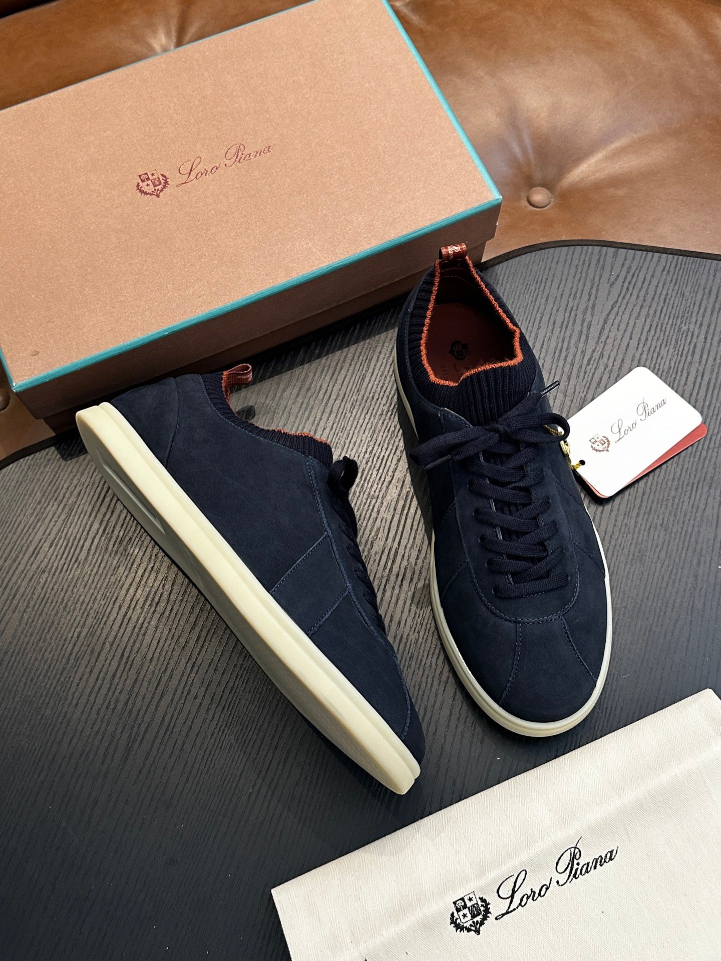 LP Sneakers