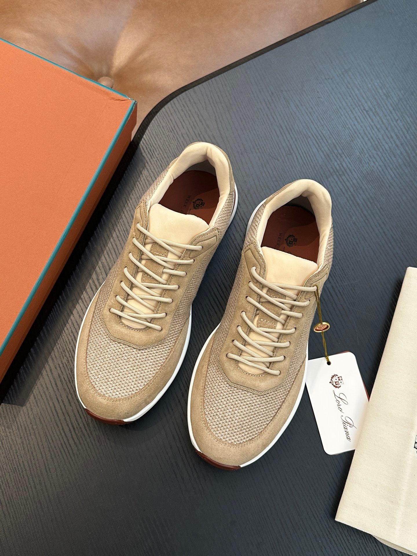 LP Sneakers