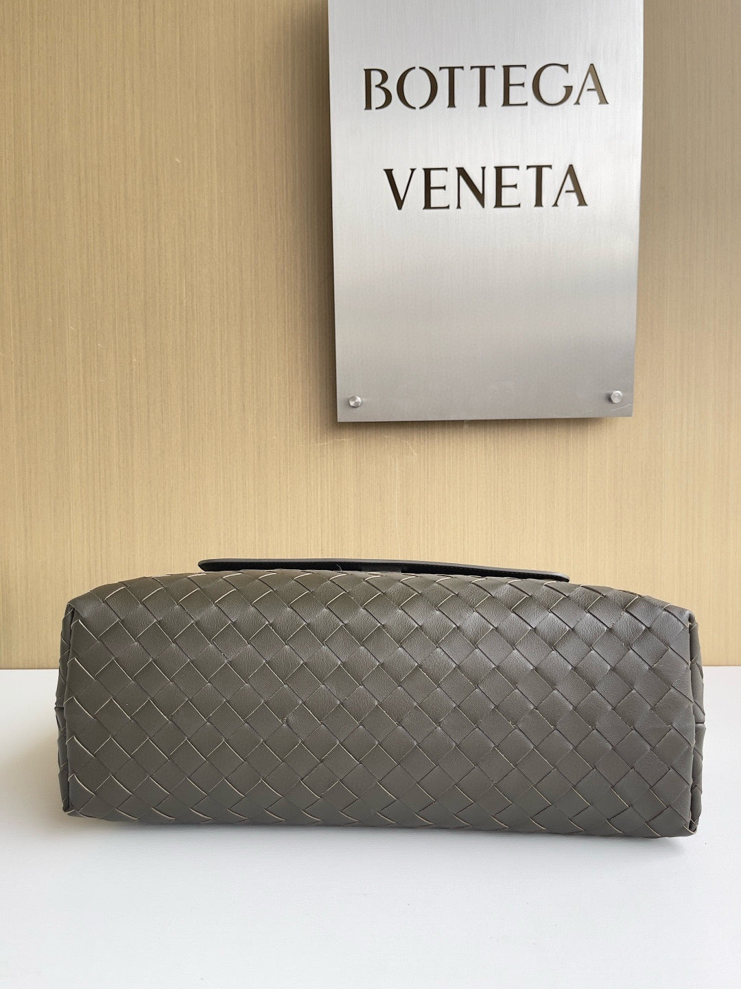 BV Andiamo Messenger in Fondant Bag