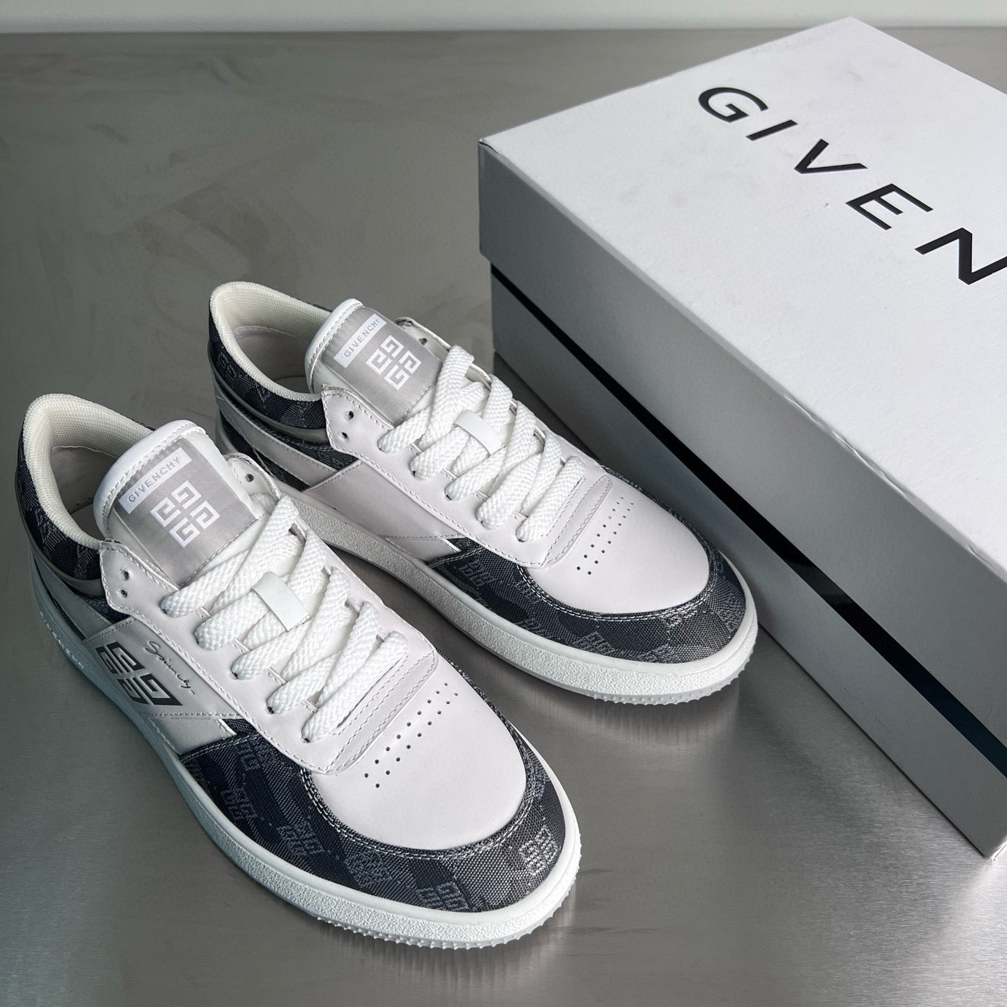 Givenchy Sneakers