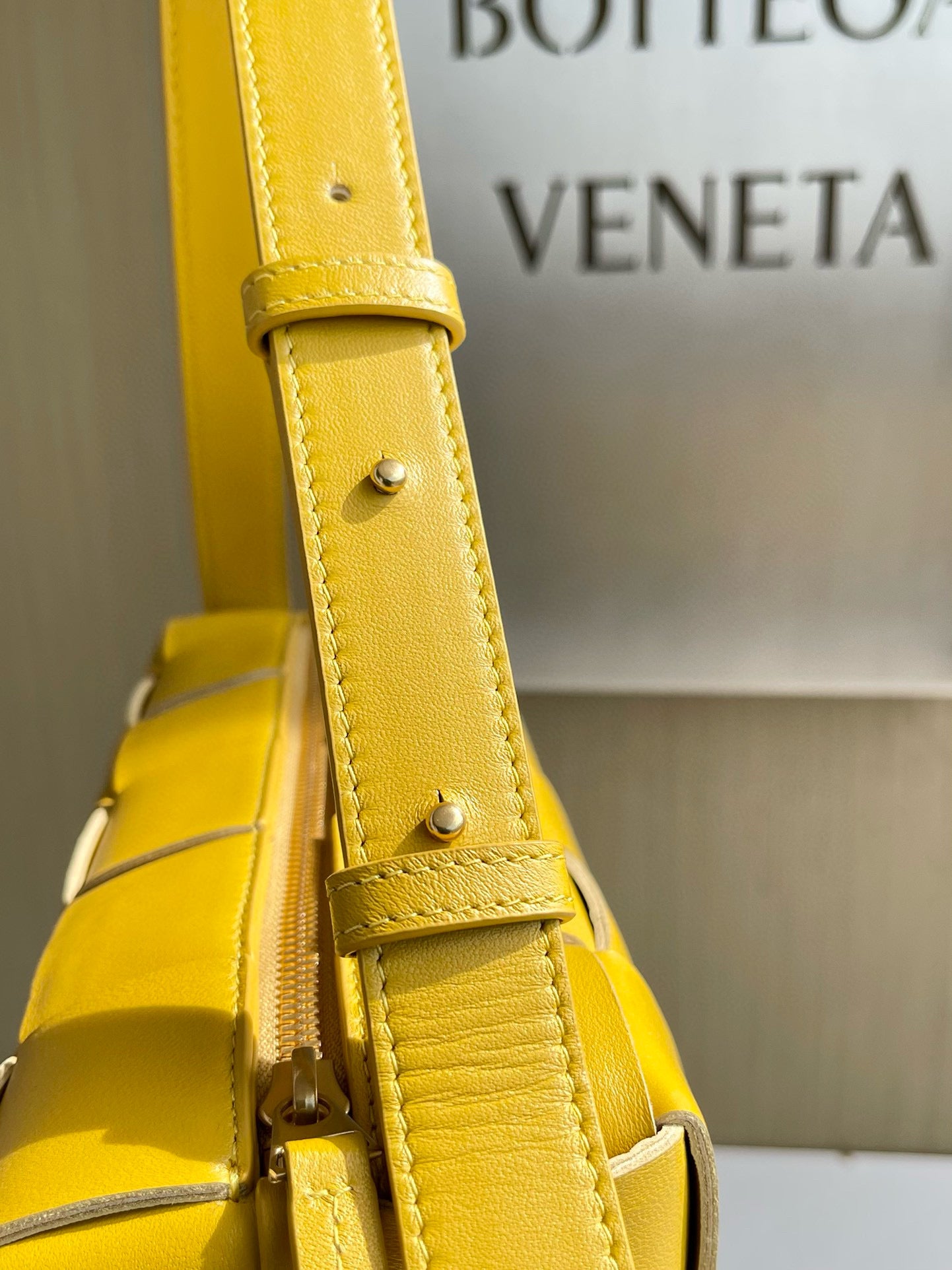 BV Intrecciato Cassette Bag